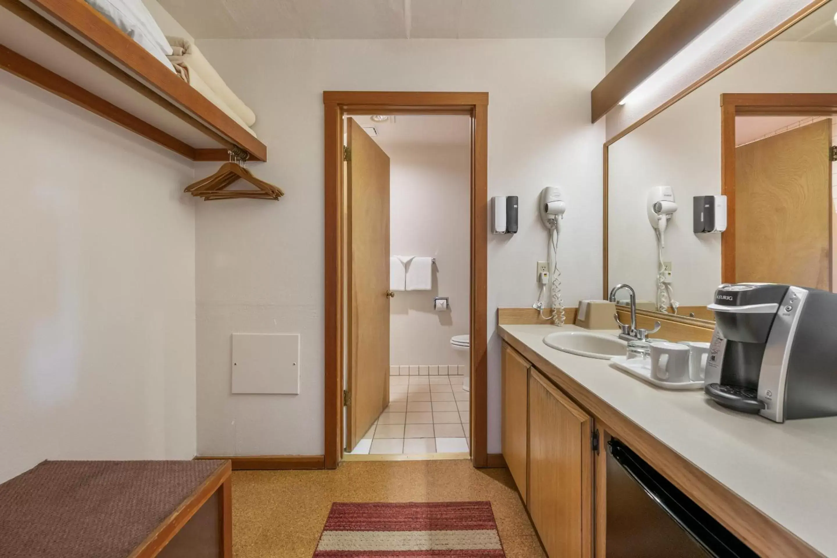 Kitchen/Kitchenette in Harbor Lite Lodge