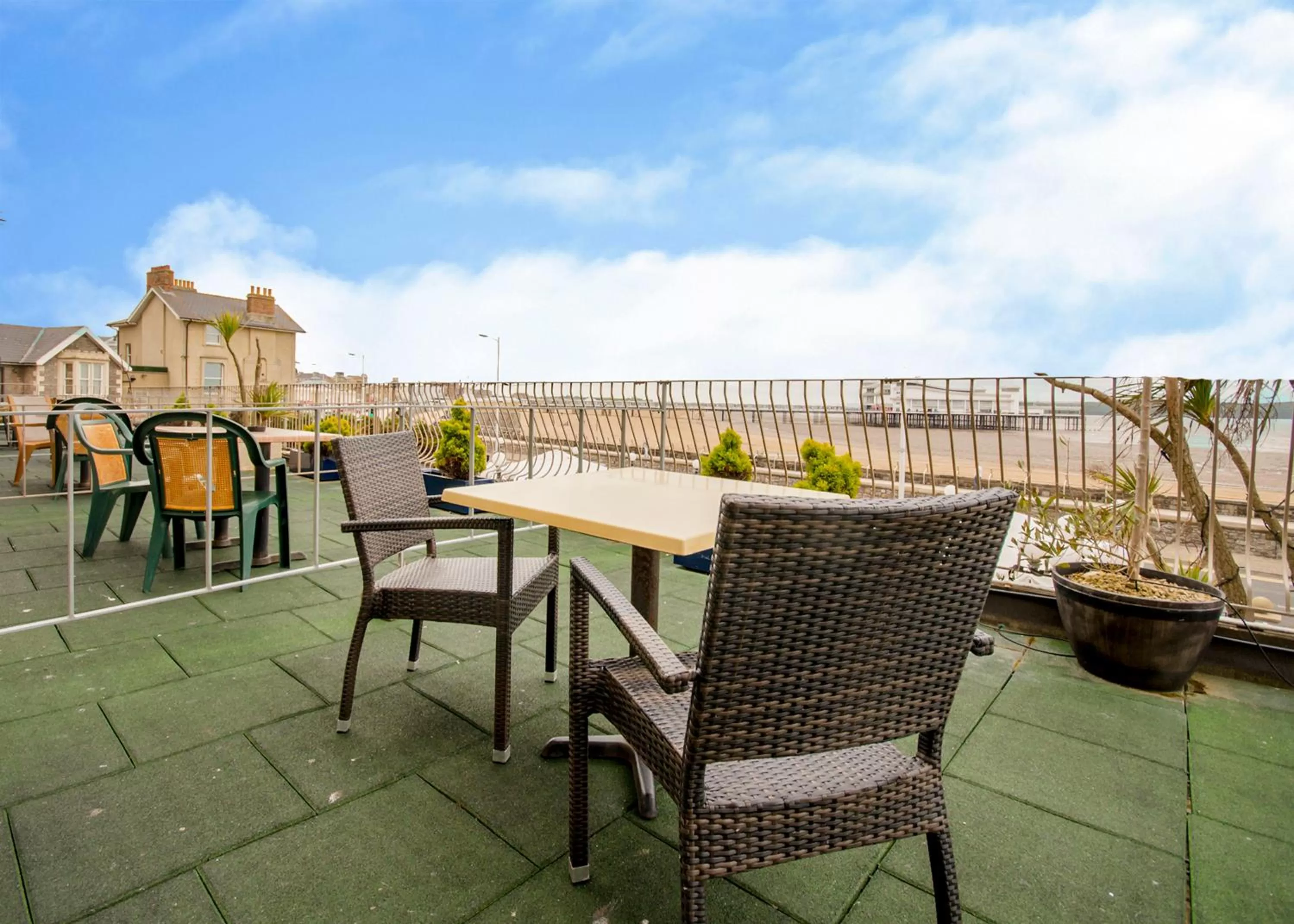 Balcony/Terrace in Smiths Hotel