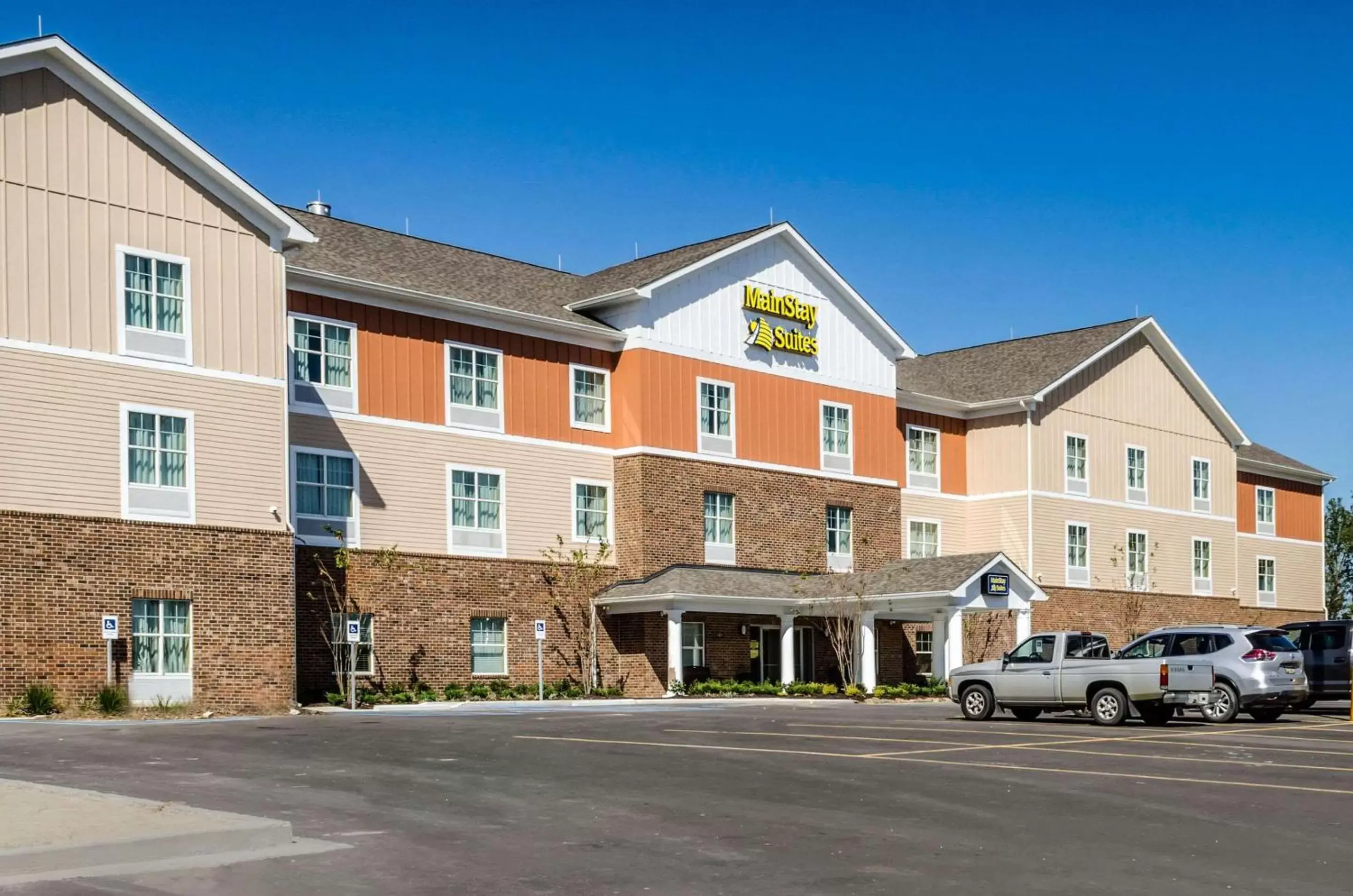 Property Building in MainStay Suites Hackberry Sportsman's Lodge