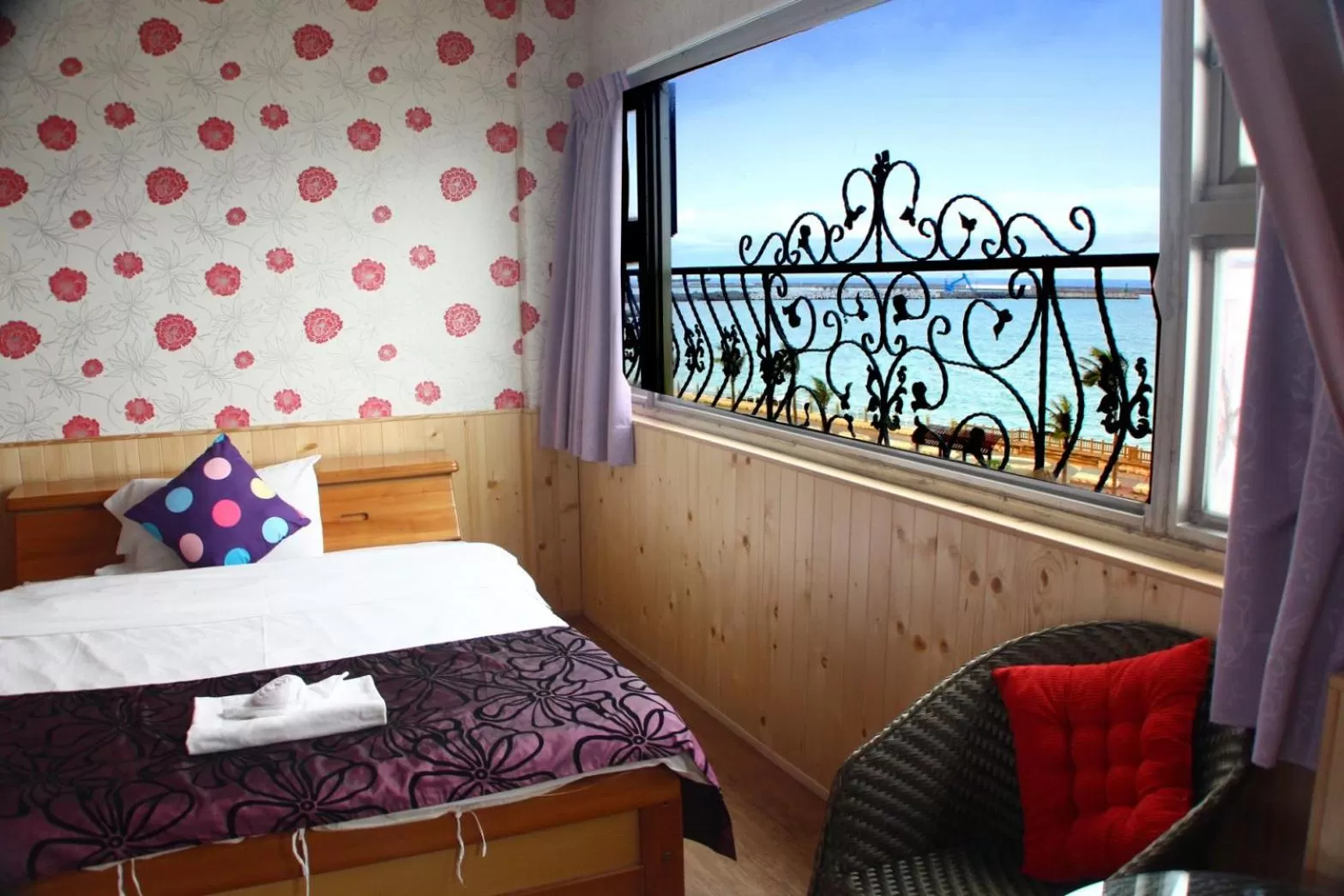 Twin Room with Sea View in Constellation Coast B&B