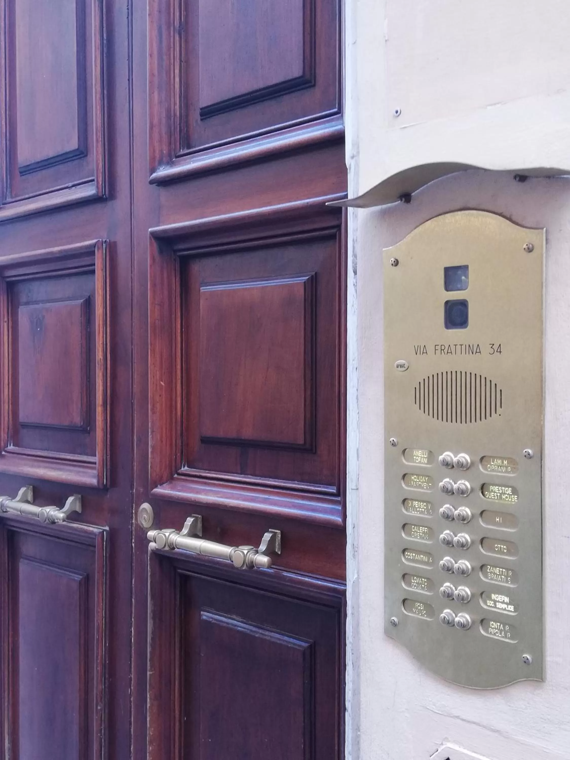 Property building in Elegant Rooms Roma - Guest House