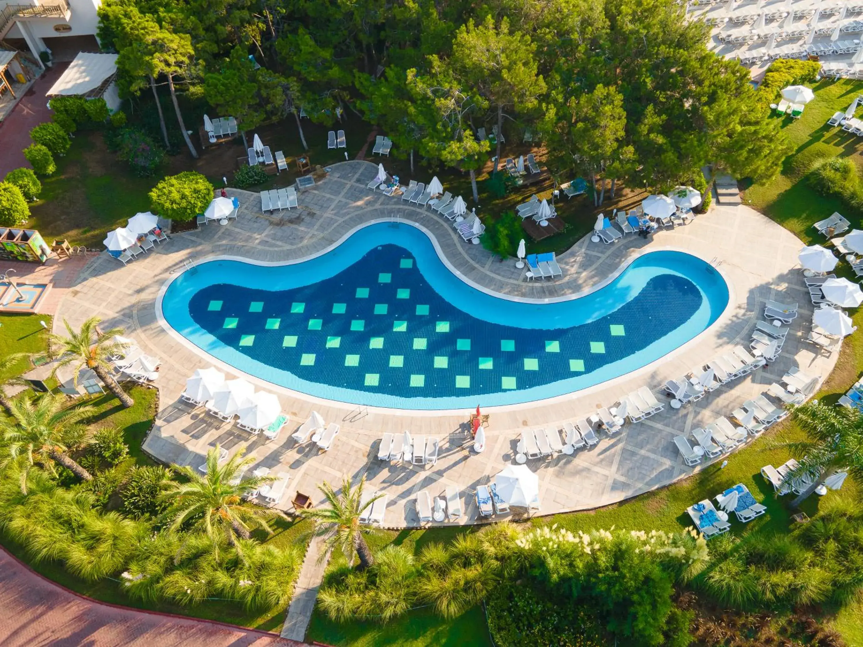 Swimming pool, Bird's-eye View in Sueno Hotels Beach Side