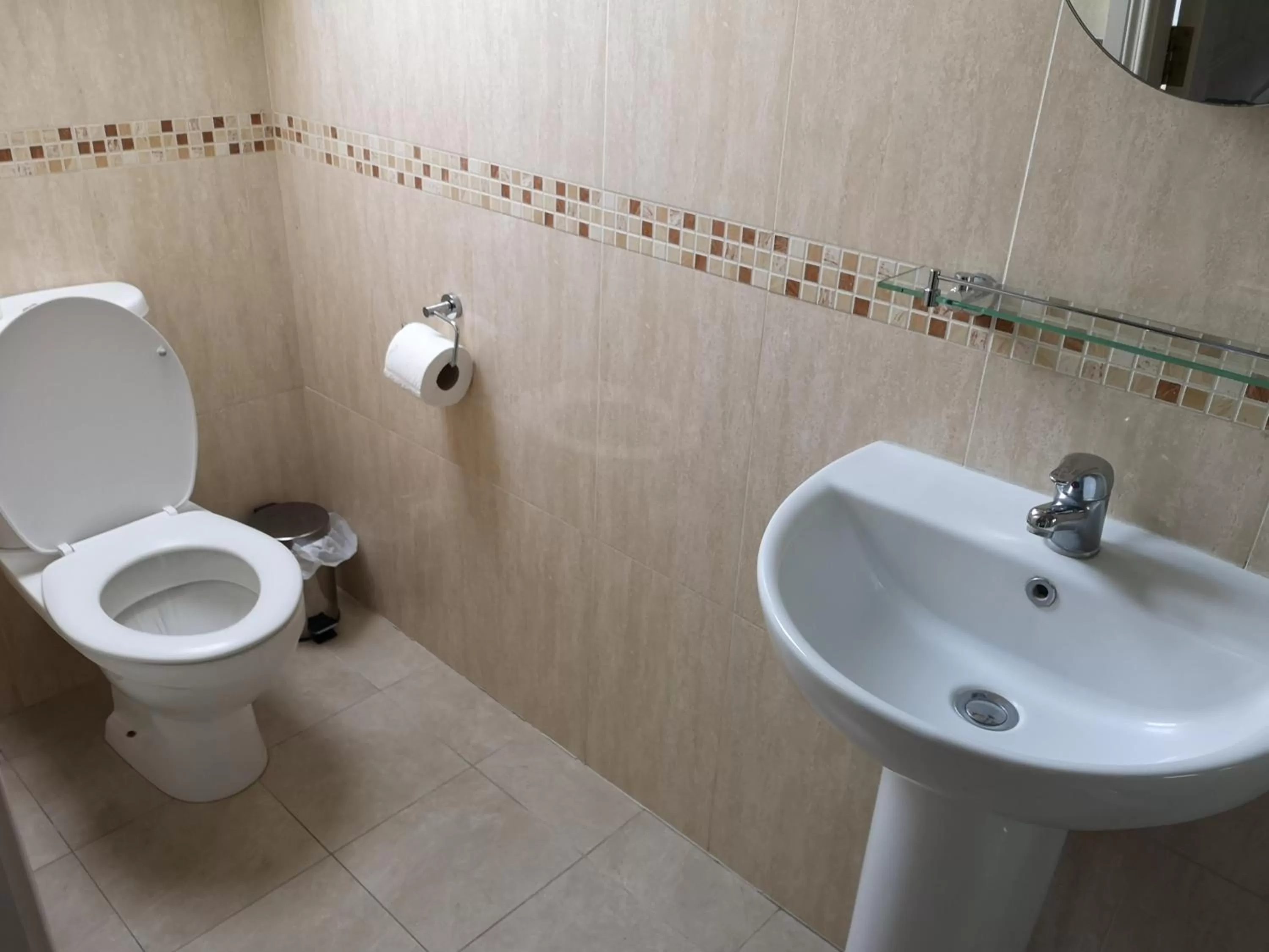 Bathroom in Glen Gat House