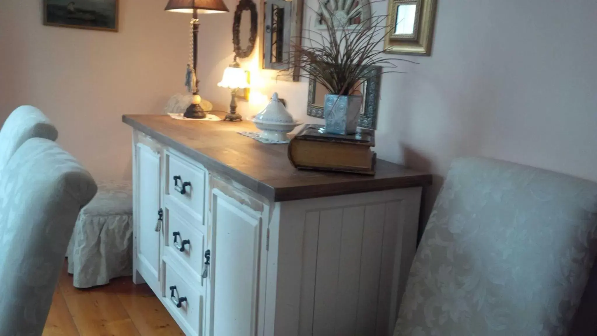 Dining area in Fisherman's Daughter B&B