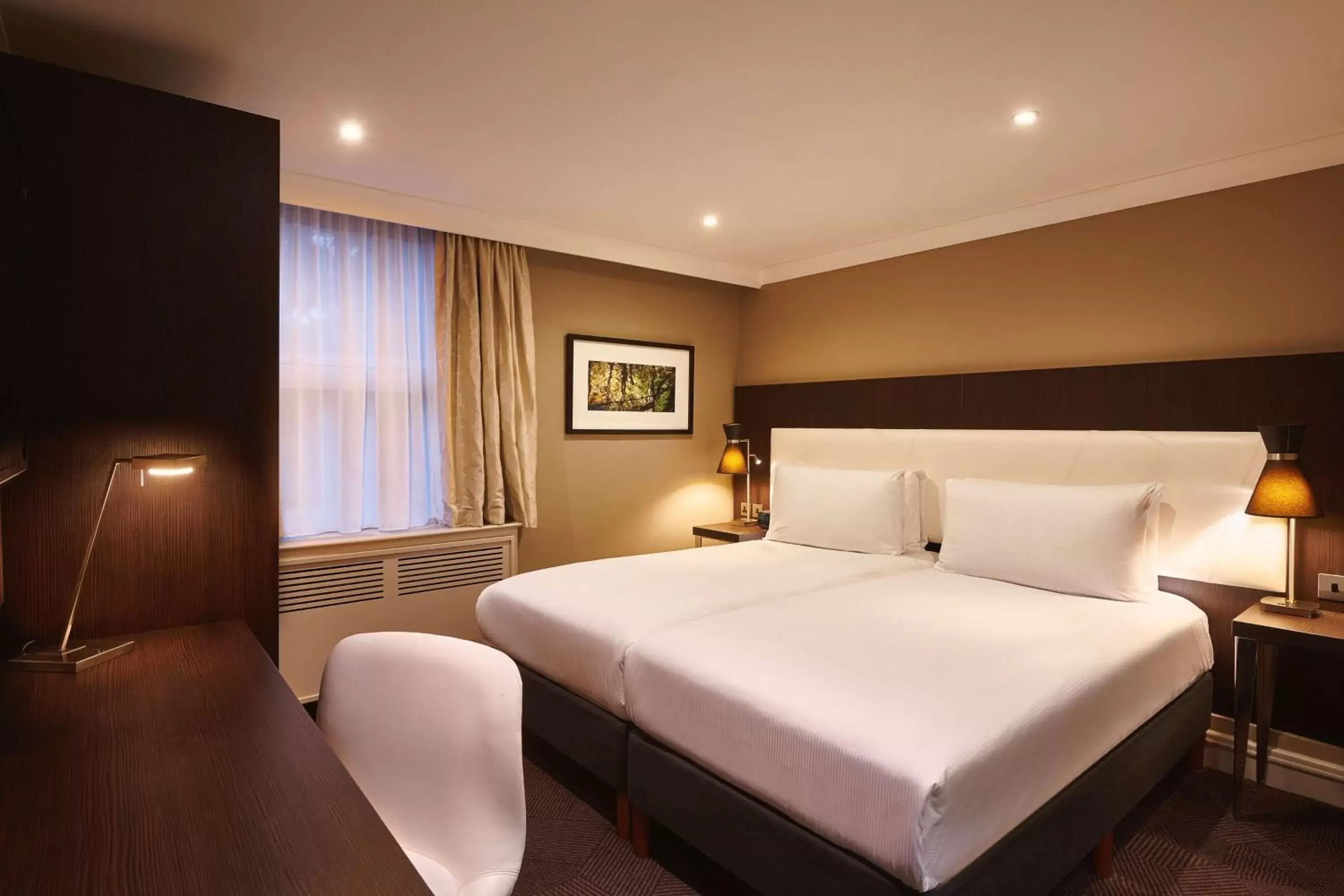 Bedroom, Bed in DoubleTree by Hilton London Ealing