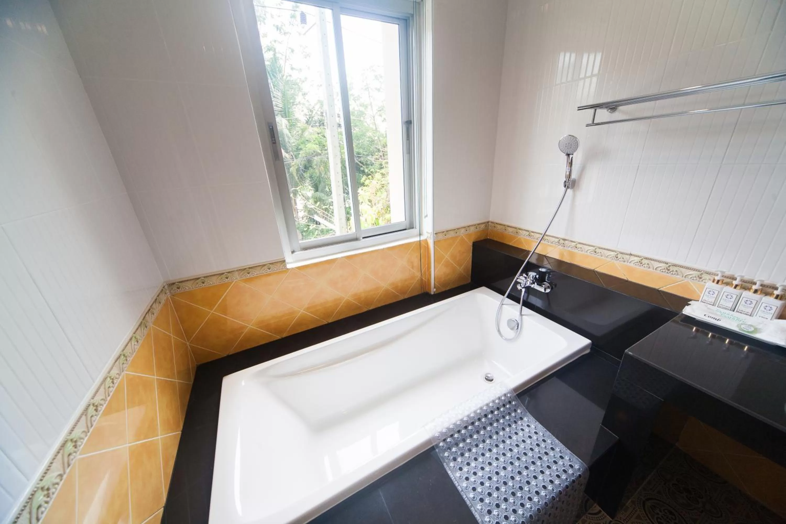 Hot Tub in Anchan Laguna Hotel โรงแรมอัญชันลากูน่า