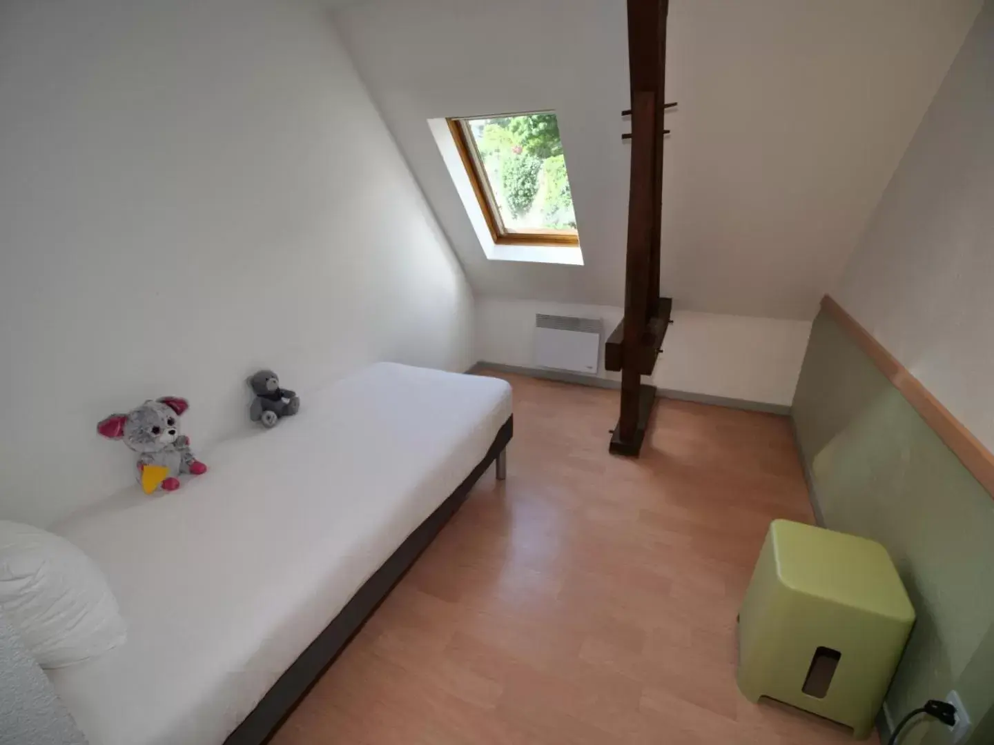 Bedroom, Bed in ibis budget Blois Centre