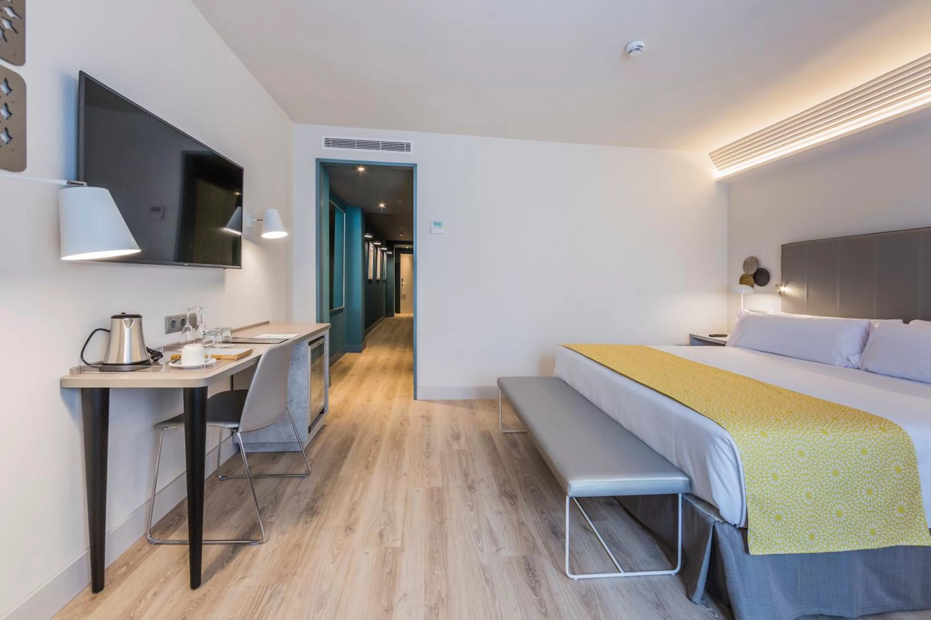 Photo of the whole room, Bed in Catalonia Granada