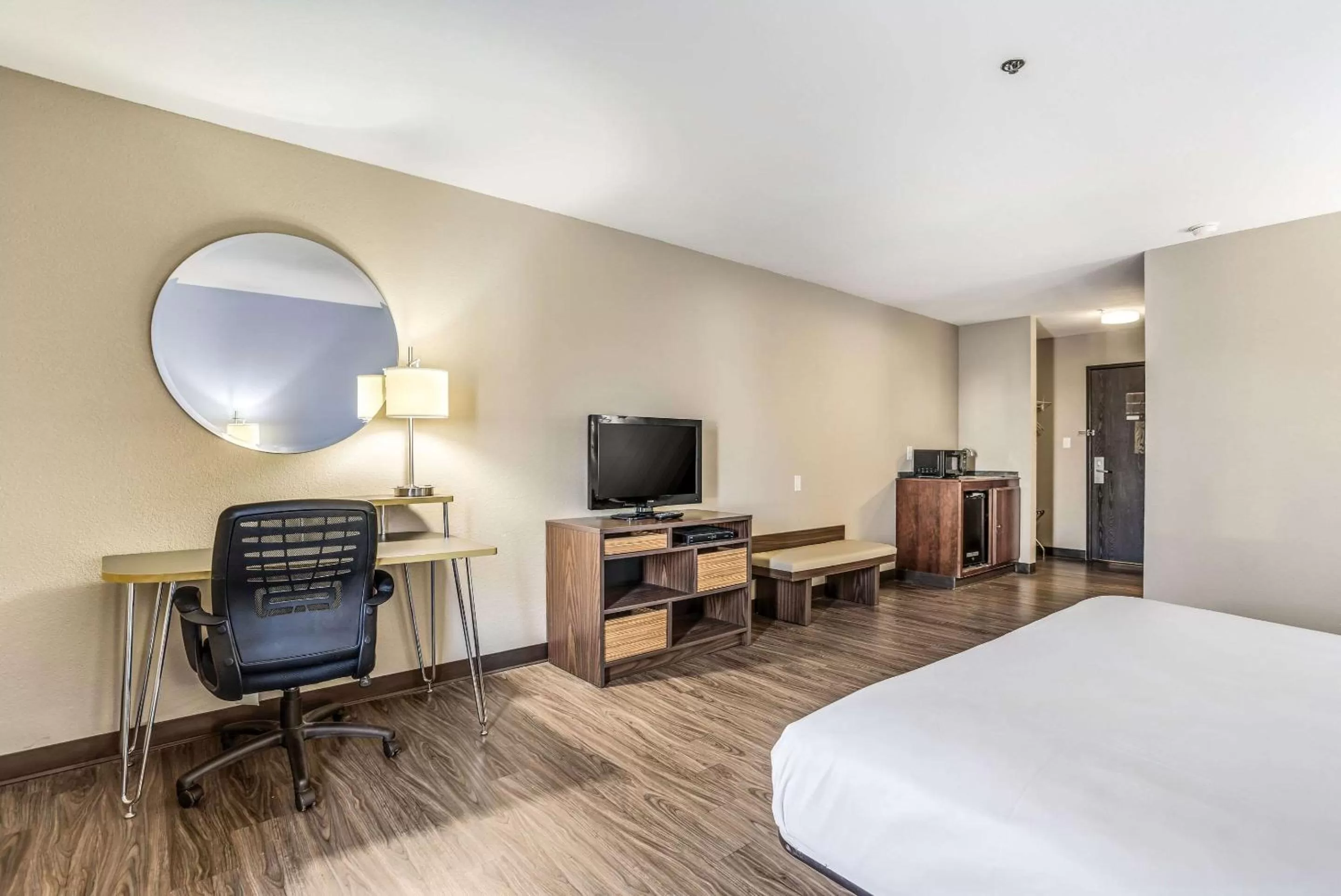 Photo of the whole room, Bed in Quality Inn Calvert City - Paducah East