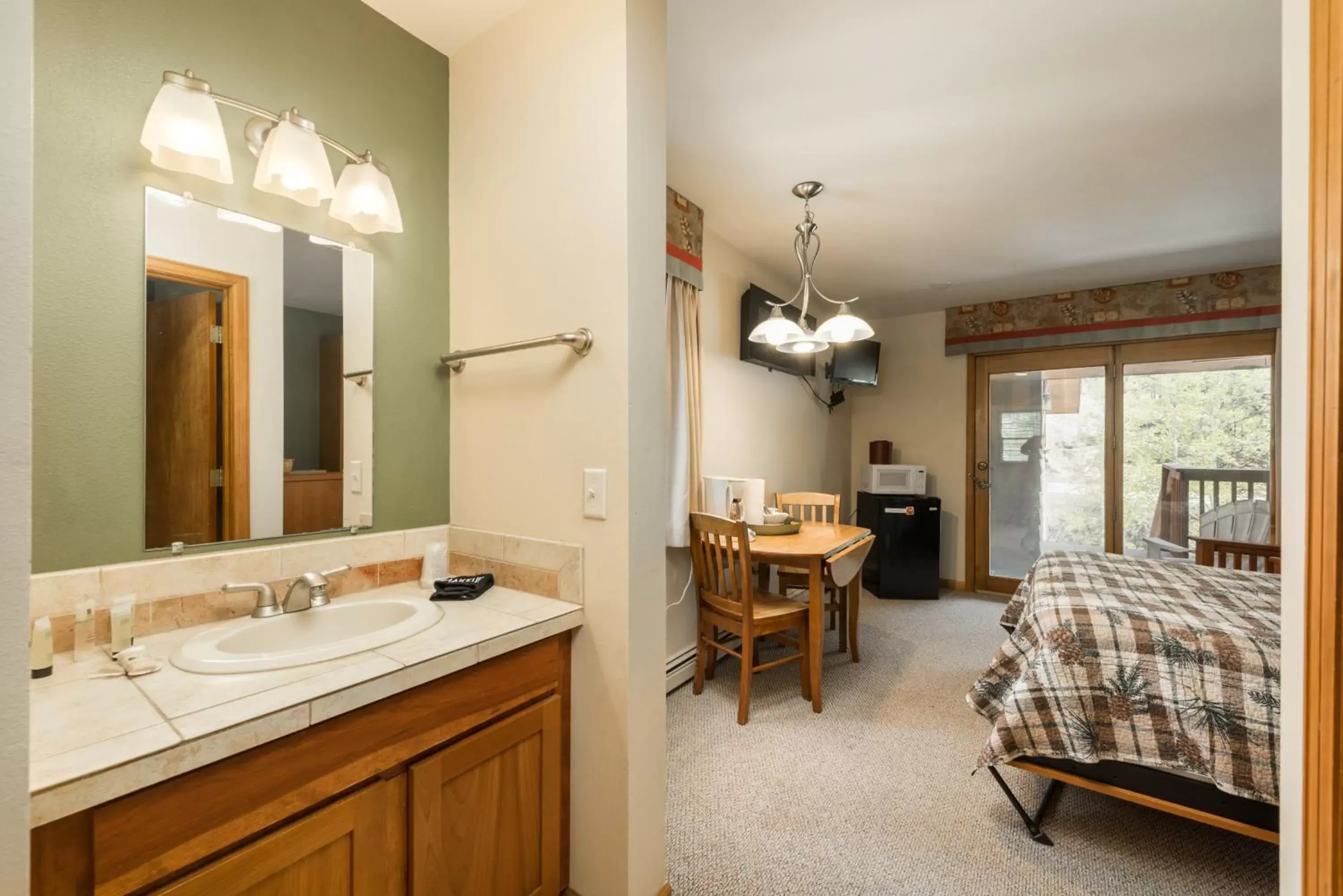 Bathroom in Ponderosa Lodge