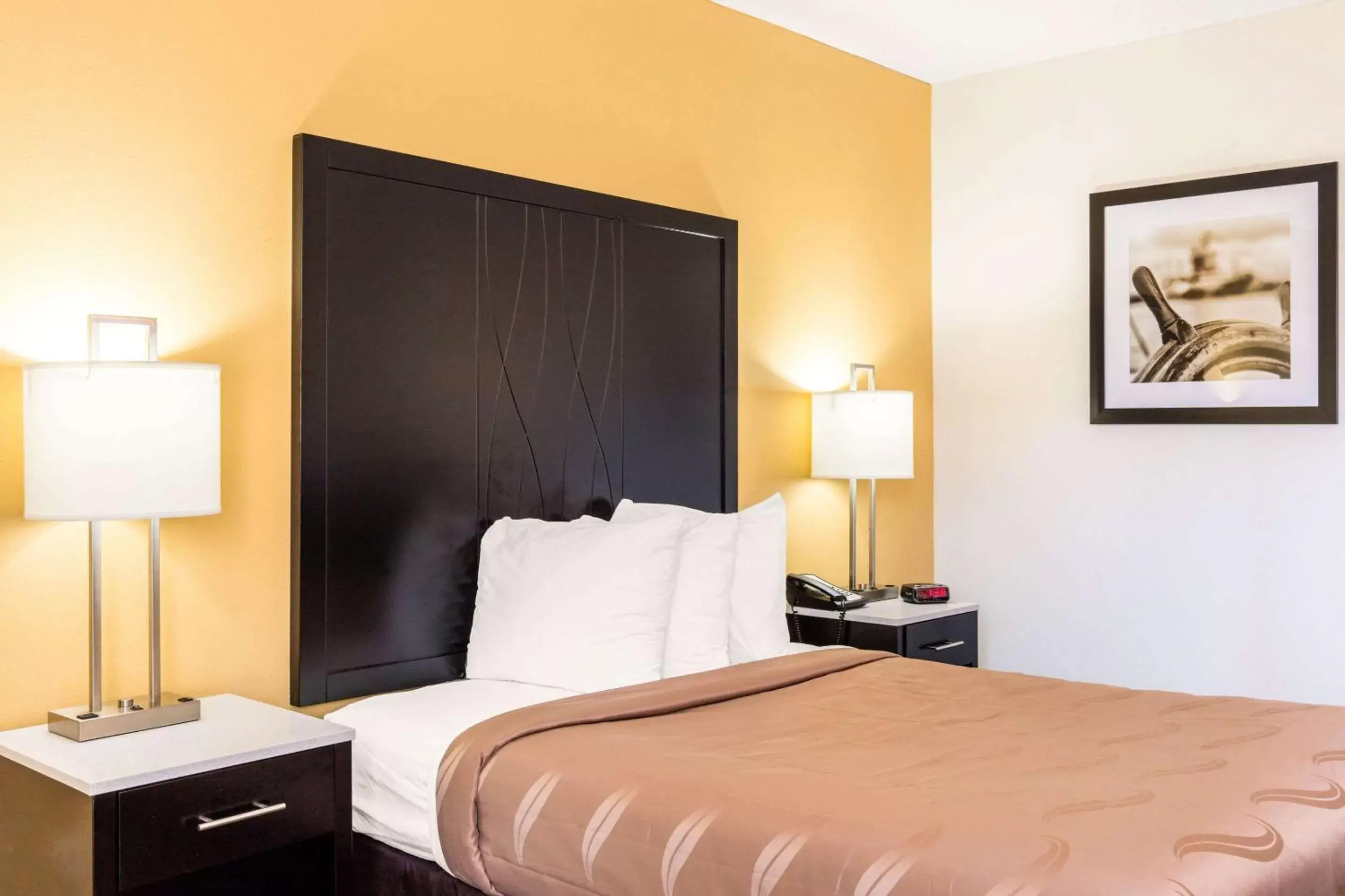 Photo of the whole room, Bed in Quality Inn Trussville I-59 exit 141 Photo of the whole room, Bed in Quality Inn Trussville I-59 exit 141