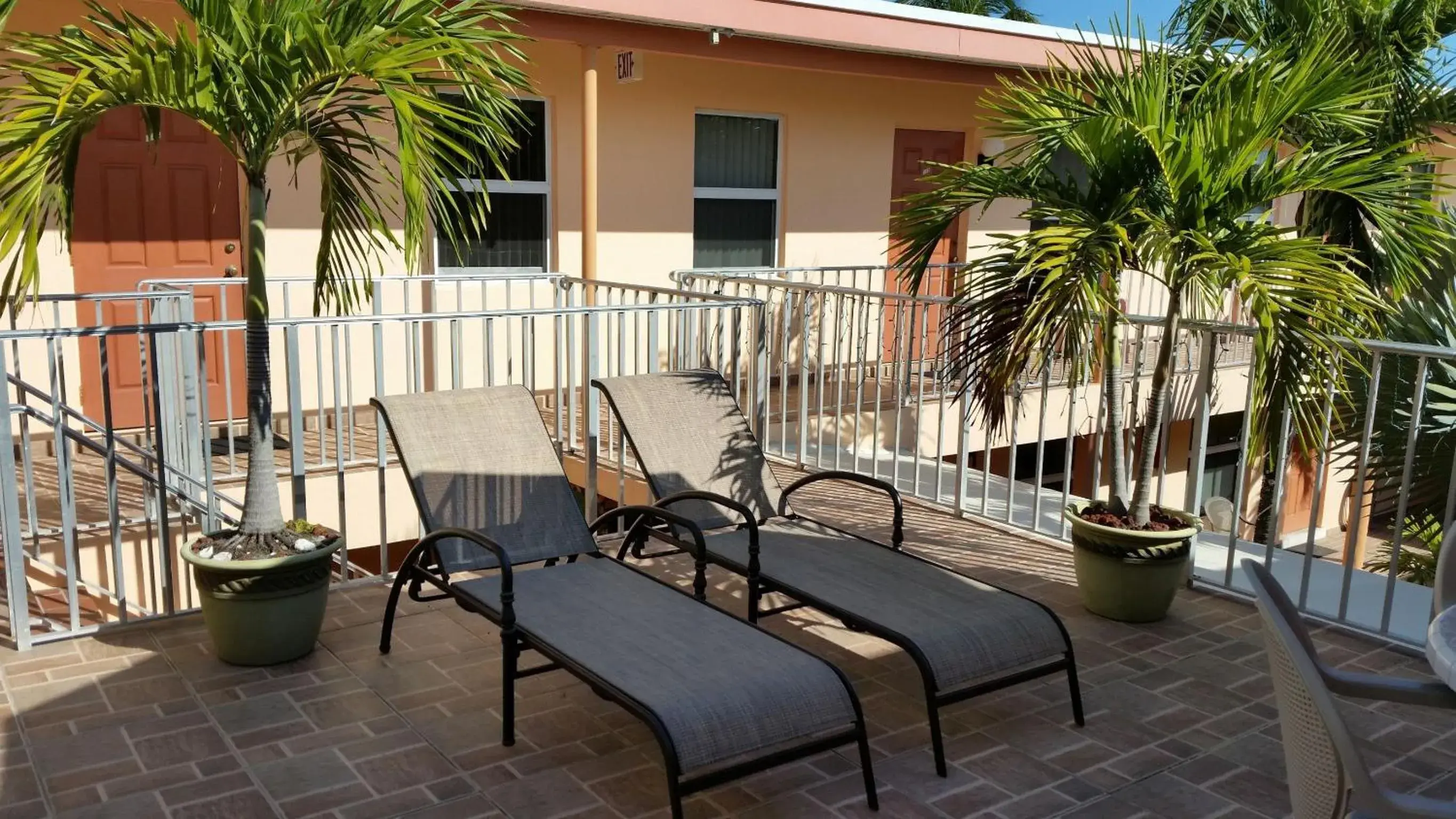Patio in Lago Mar Motel and Apartments