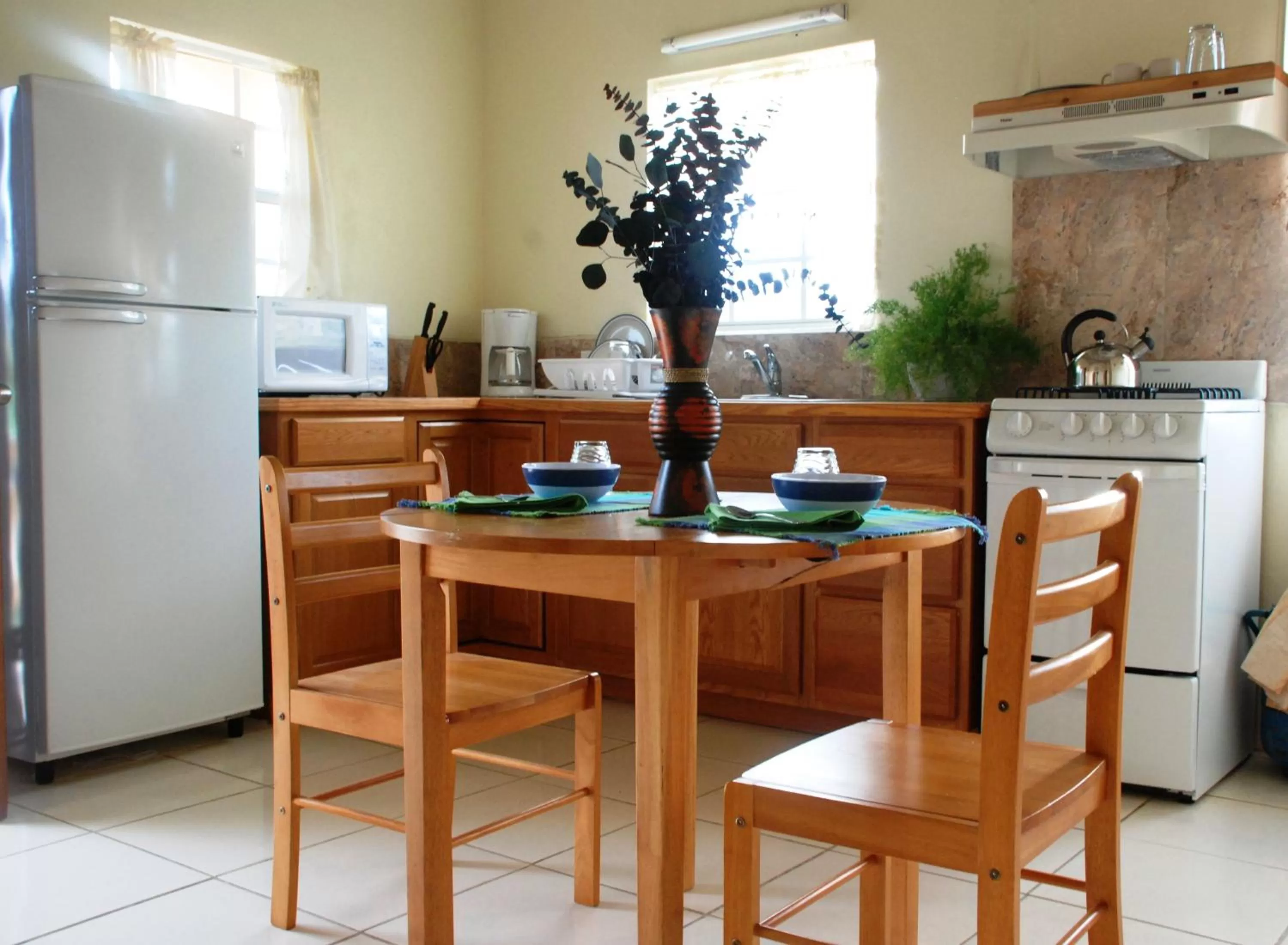 Dining area in Connie's Comfort Suites