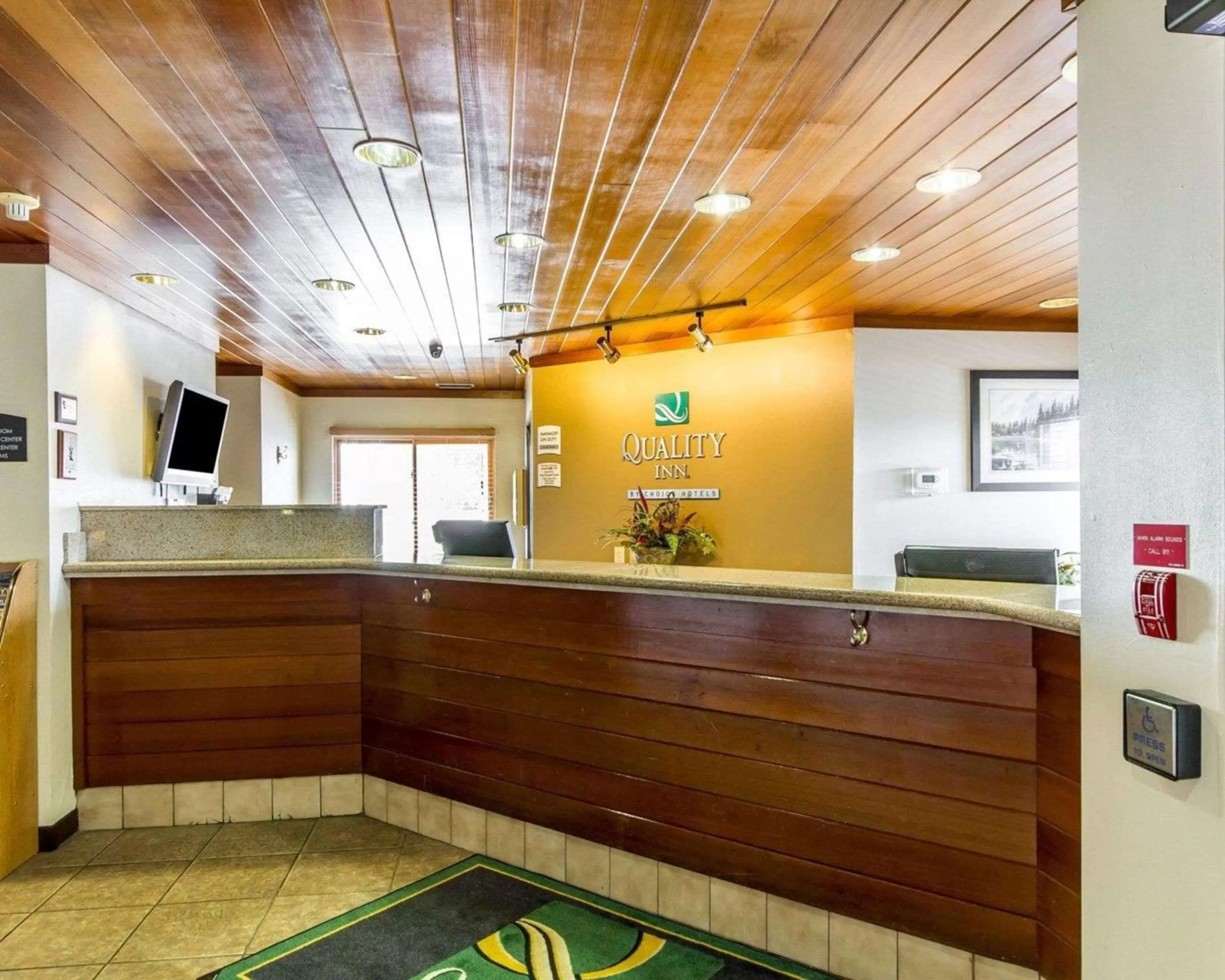 Lobby or reception in Quality Inn La Crosse North
