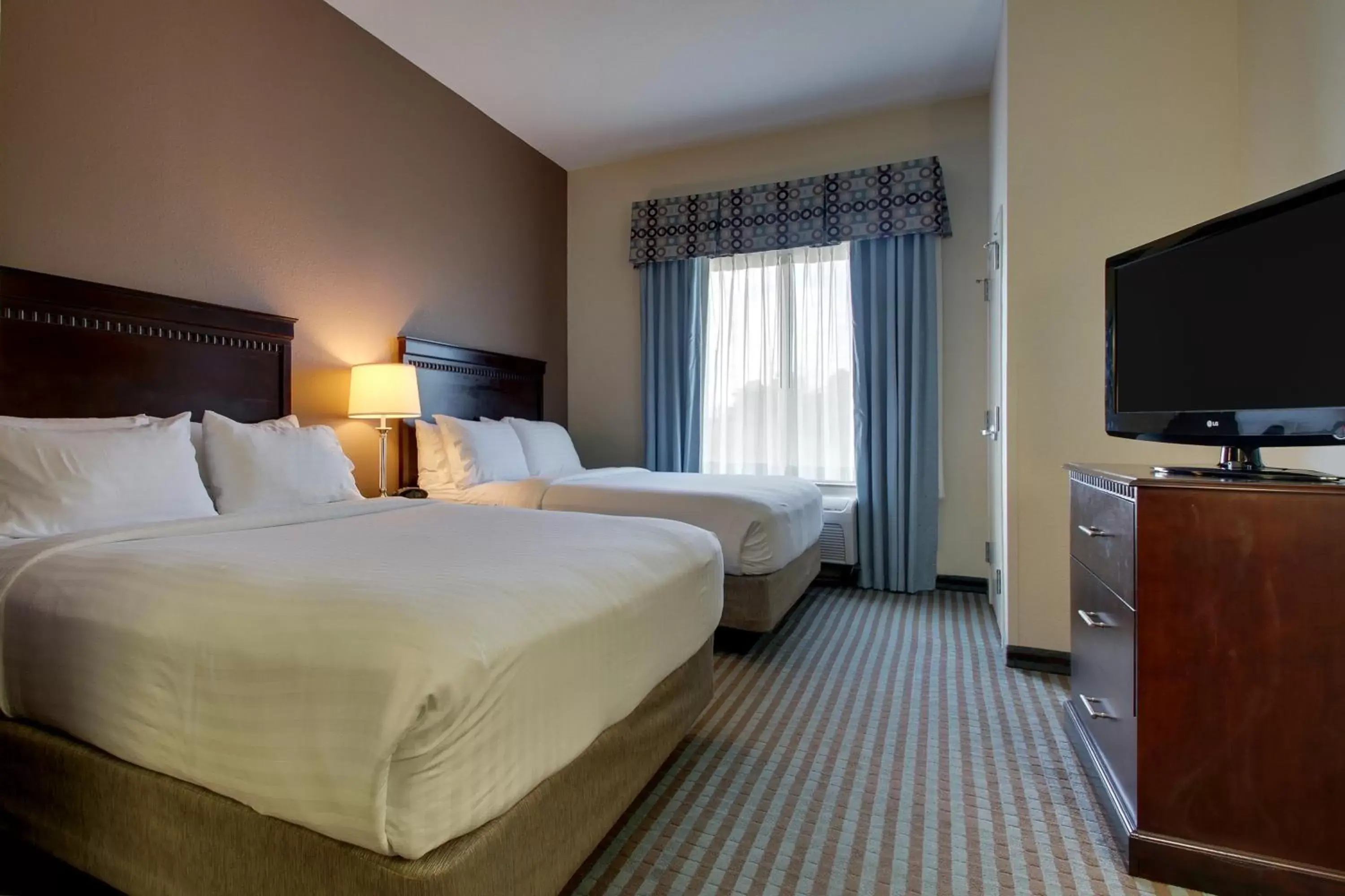 Photo of the whole room, Bed in Holiday Inn Express Leland - Wilmington Area, an IHG Hotel