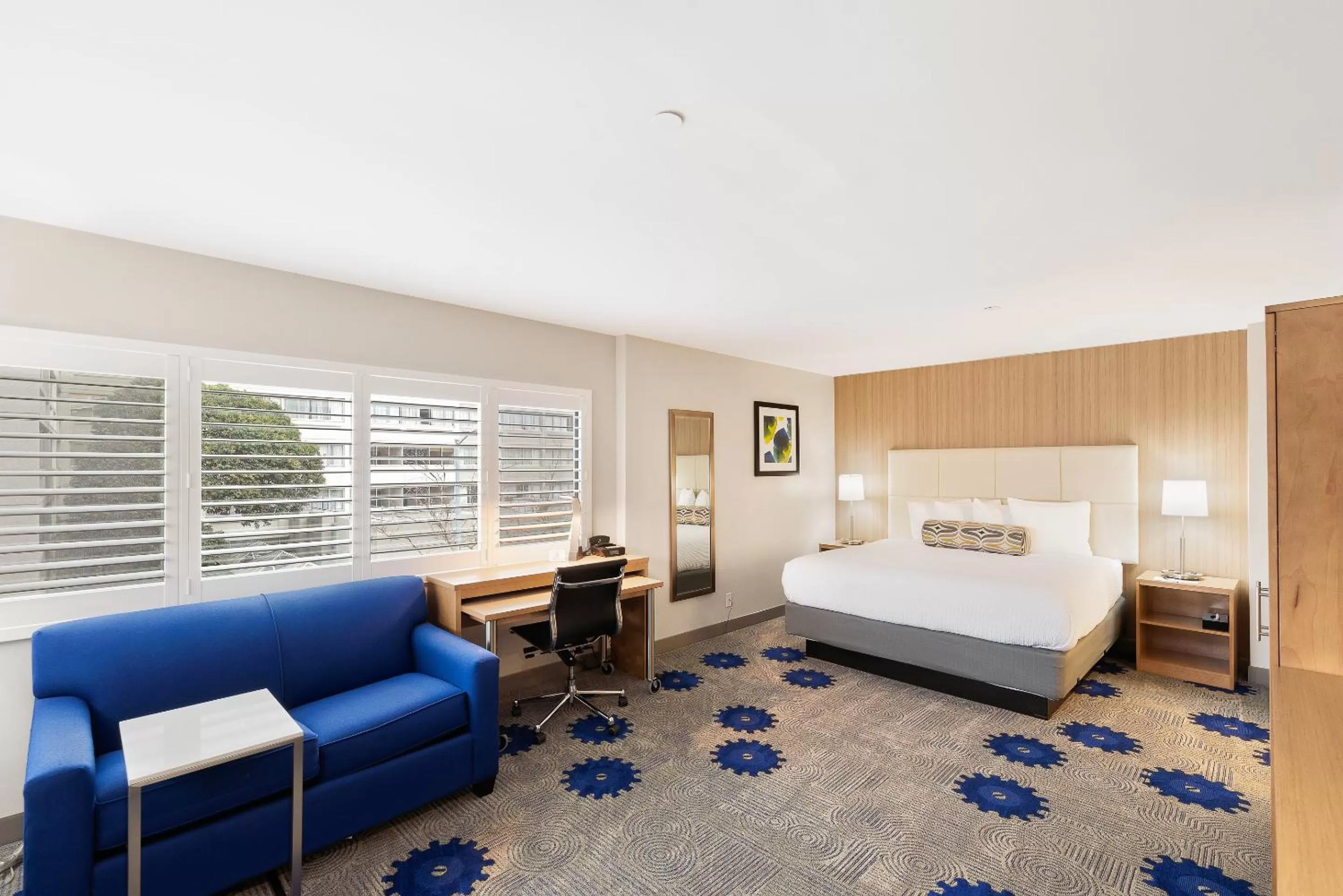 Photo of the whole room, Bed in Best Western Red Coach Inn