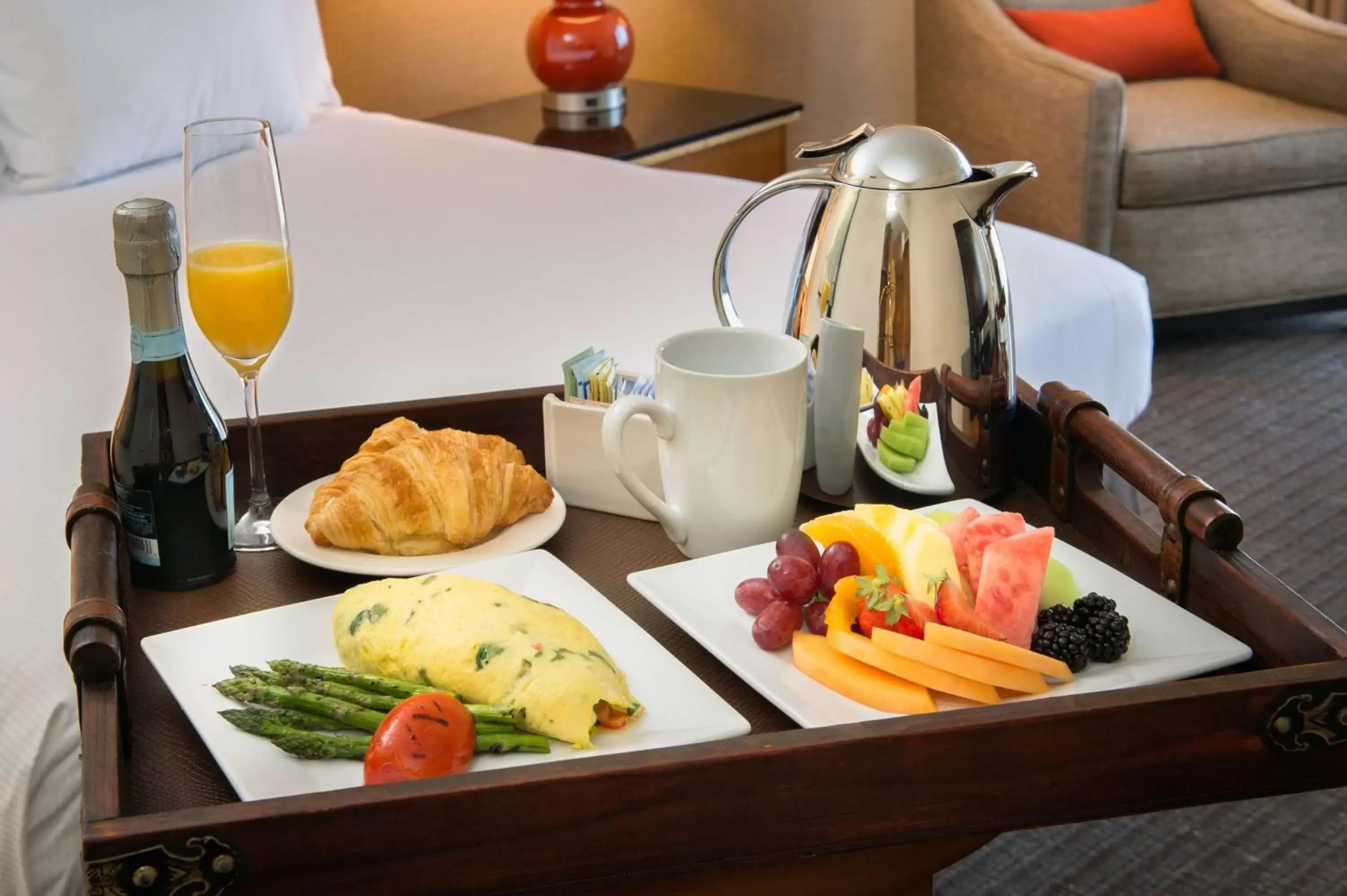 Dining area, Breakfast in DoubleTree by Hilton Seattle Airport