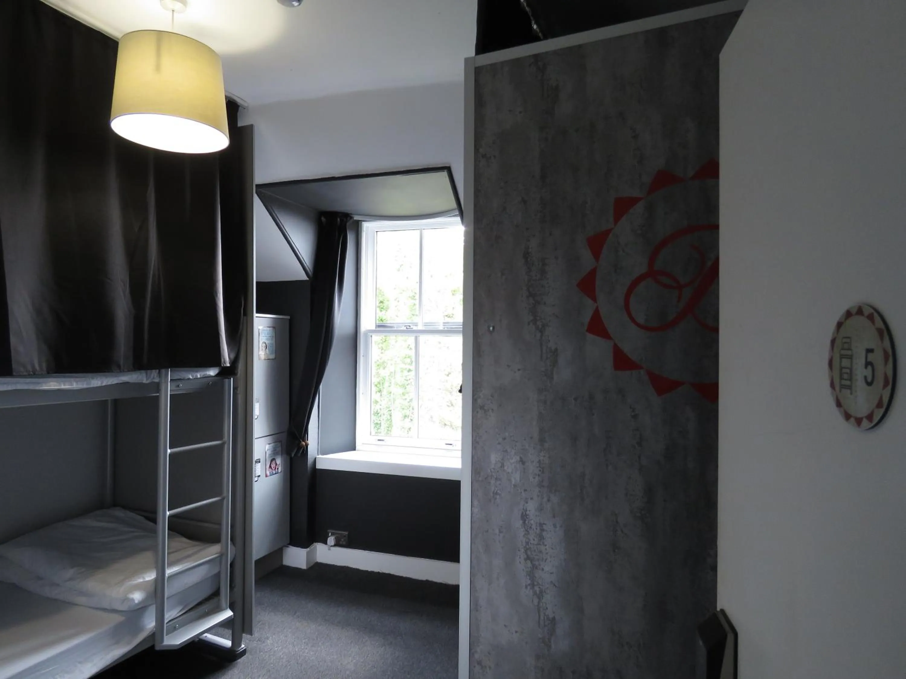 Bedroom, Bed in Bazpackers