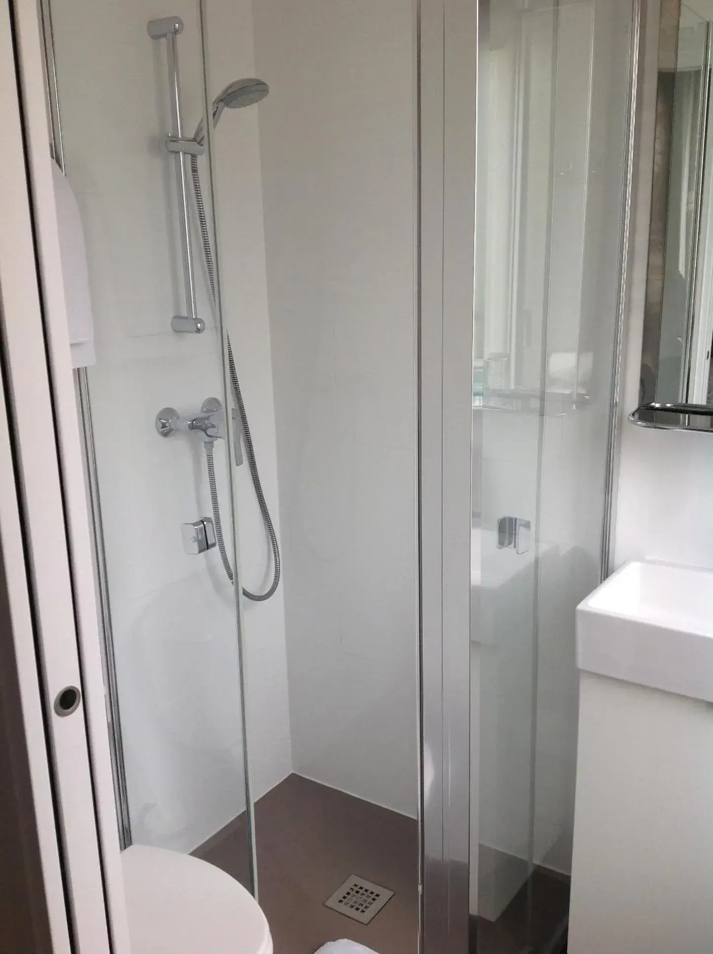 Shower, Bathroom in L'Amiral