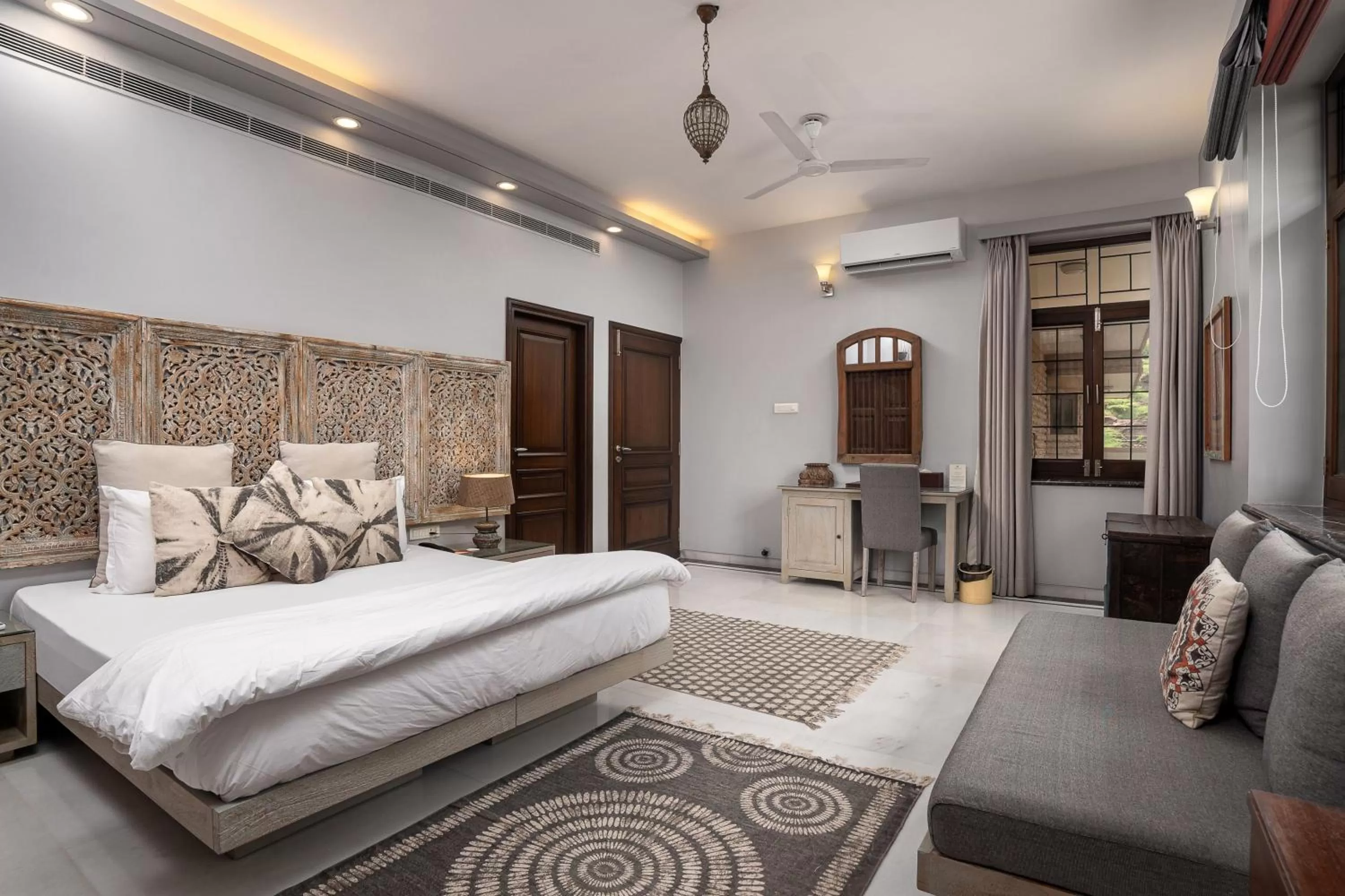 Bedroom, Bed in The Almond Tree