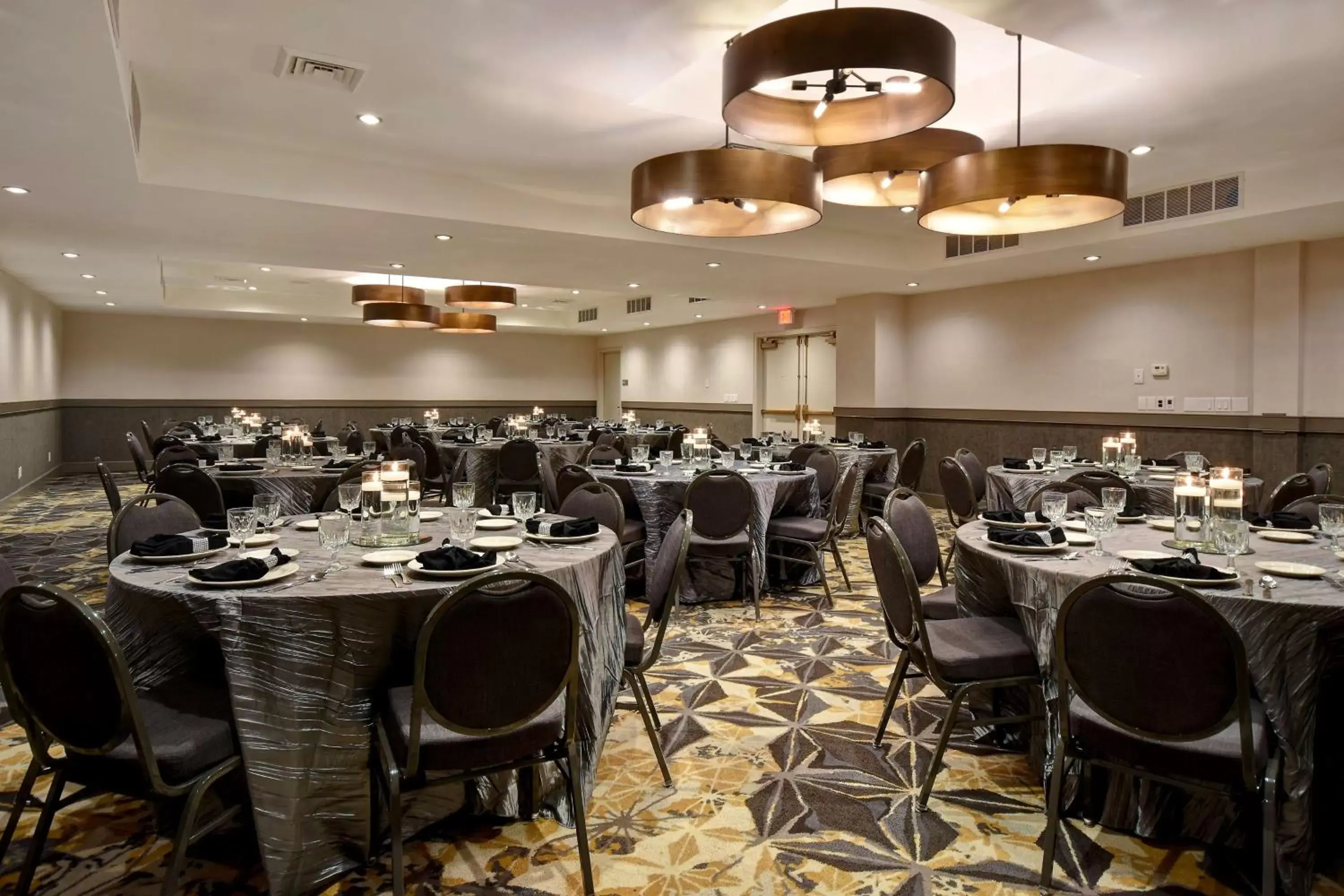 Meeting/conference room, Restaurant/Places to Eat in DoubleTree by Hilton St. Louis Airport, MO