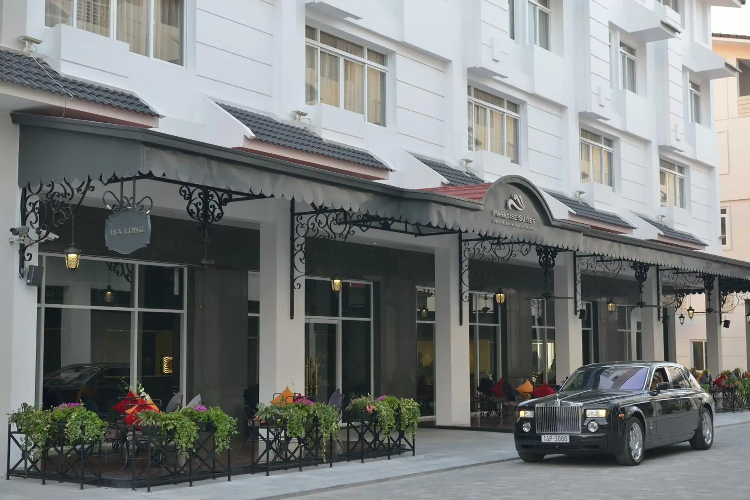Facade/entrance, Property Building in Paradise Suites Hotel