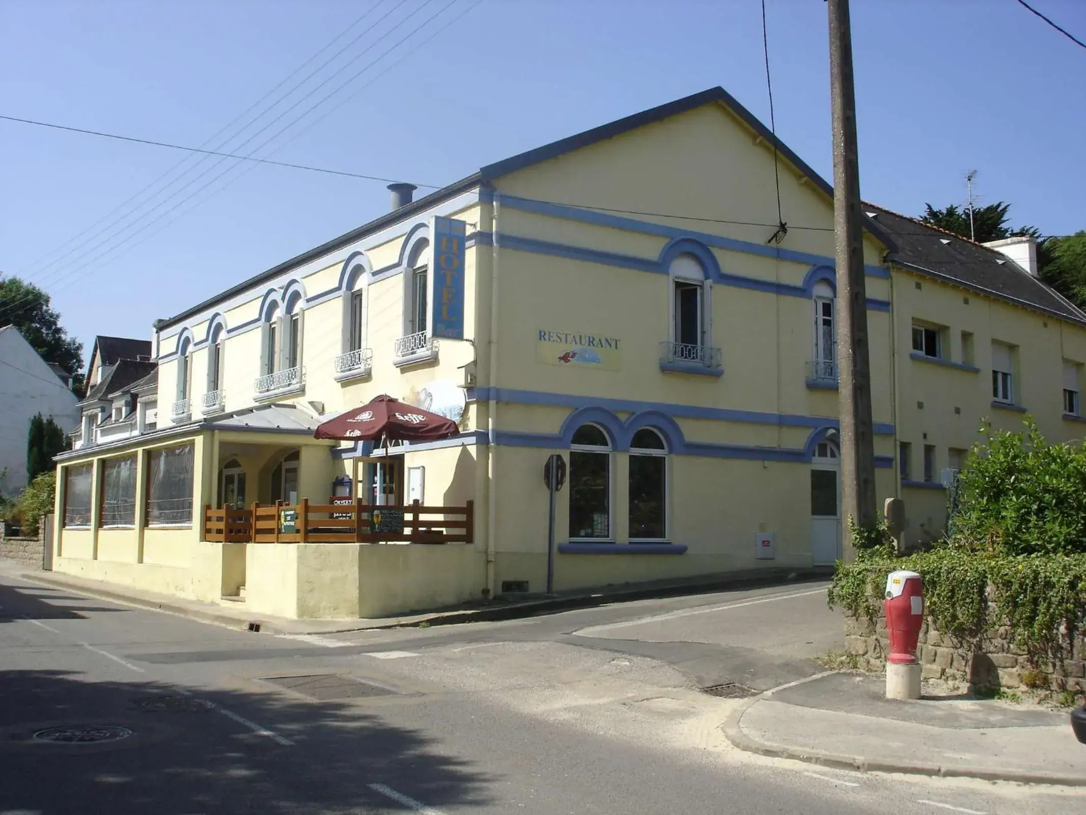 Facade/entrance, Property Building in Hôtel des Sables Blancs