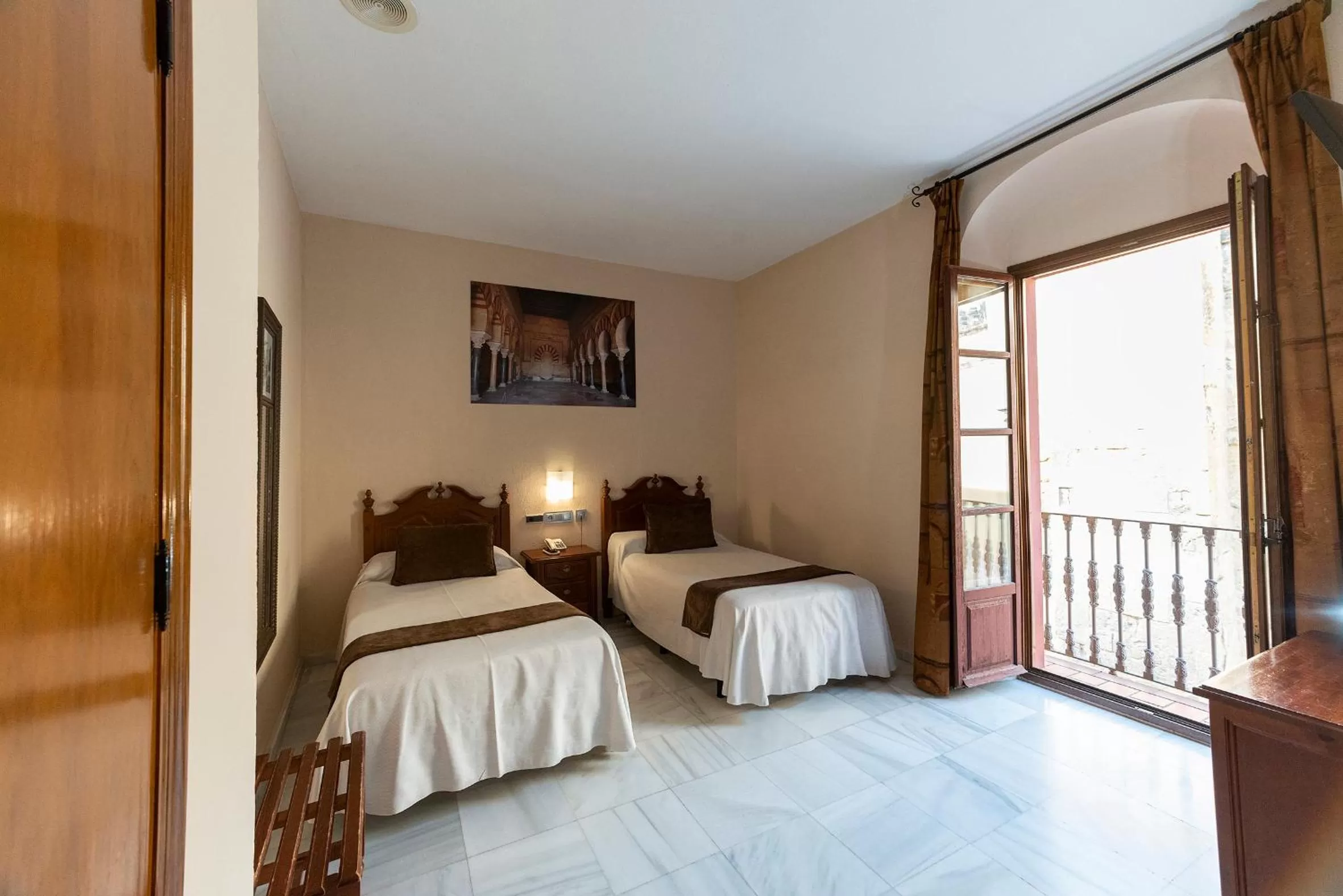 Photo of the whole room, Bed in Hotel Casa Museo de la Mezquita
