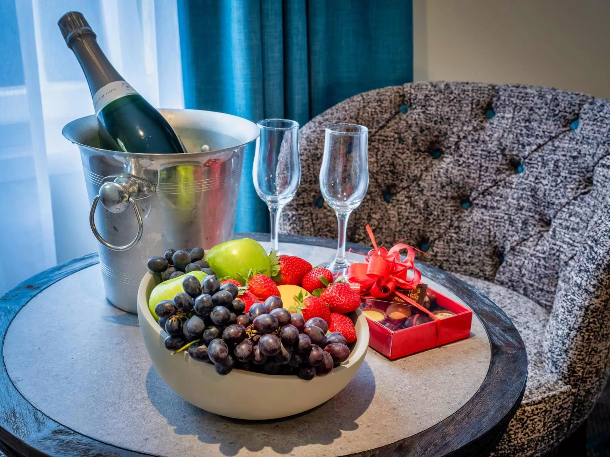 Food and drinks in The Feathers Hotel