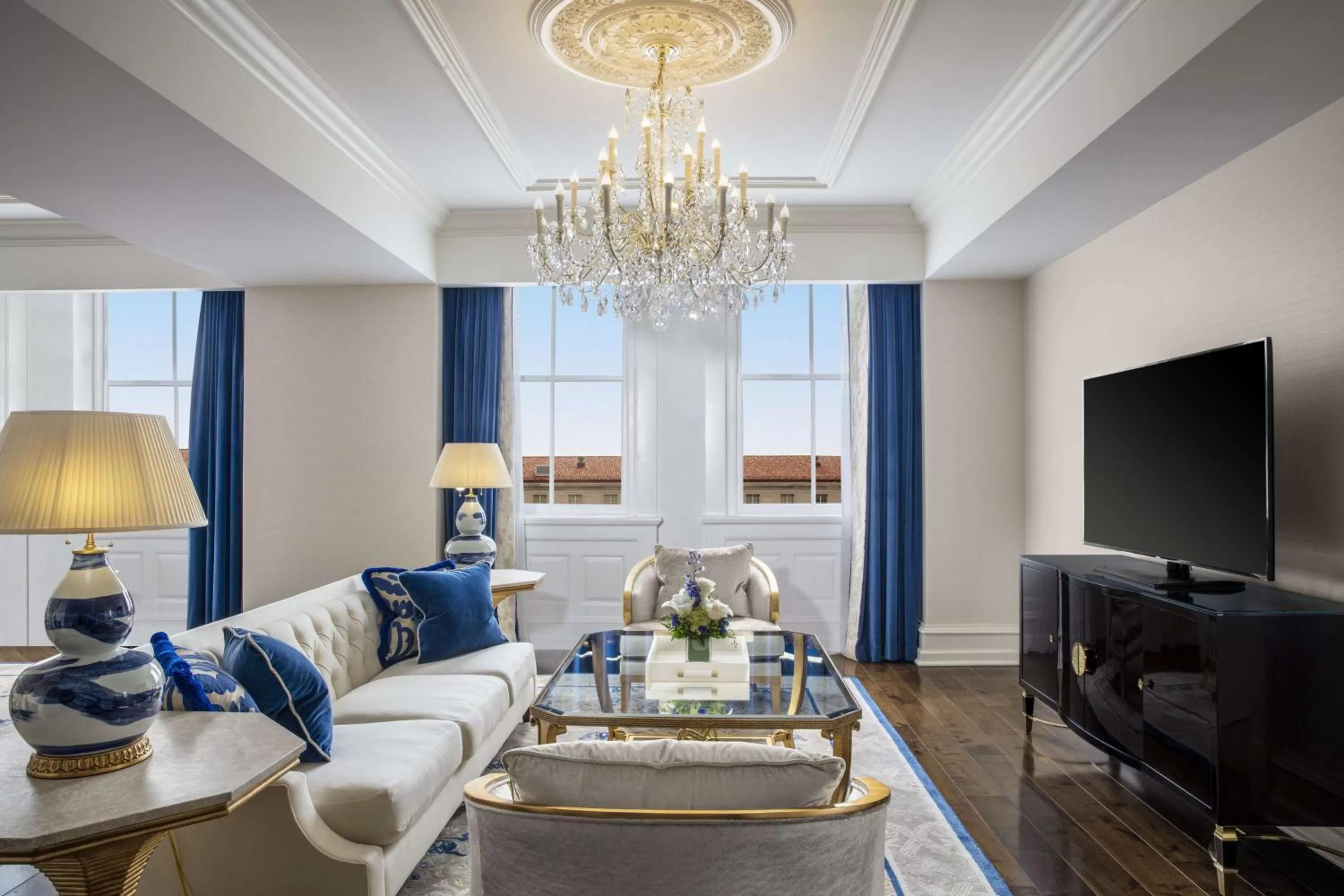 Living room in Waldorf Astoria Washington DC