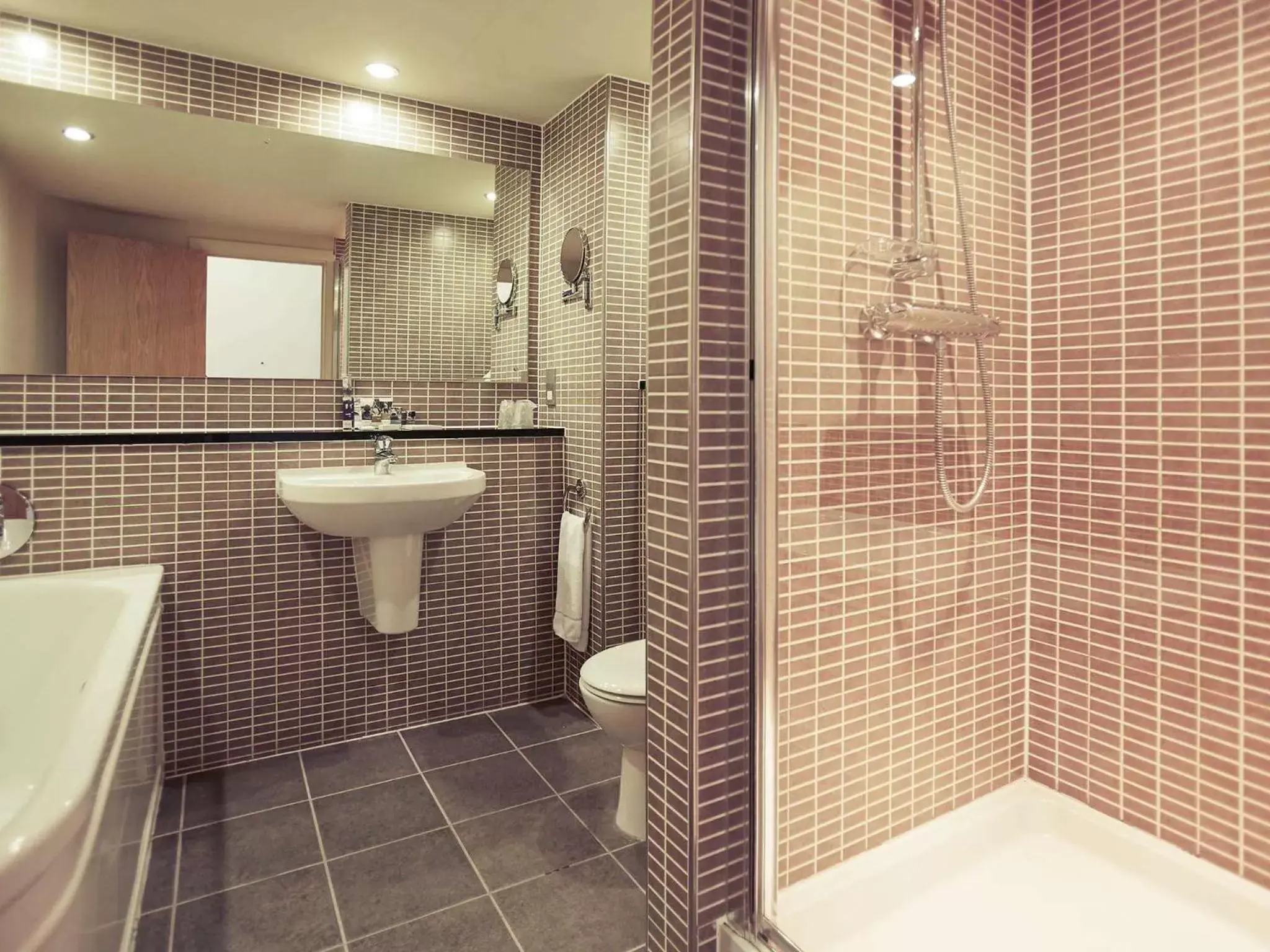 Photo of the whole room, Bathroom in Mercure Sheffield Parkway
