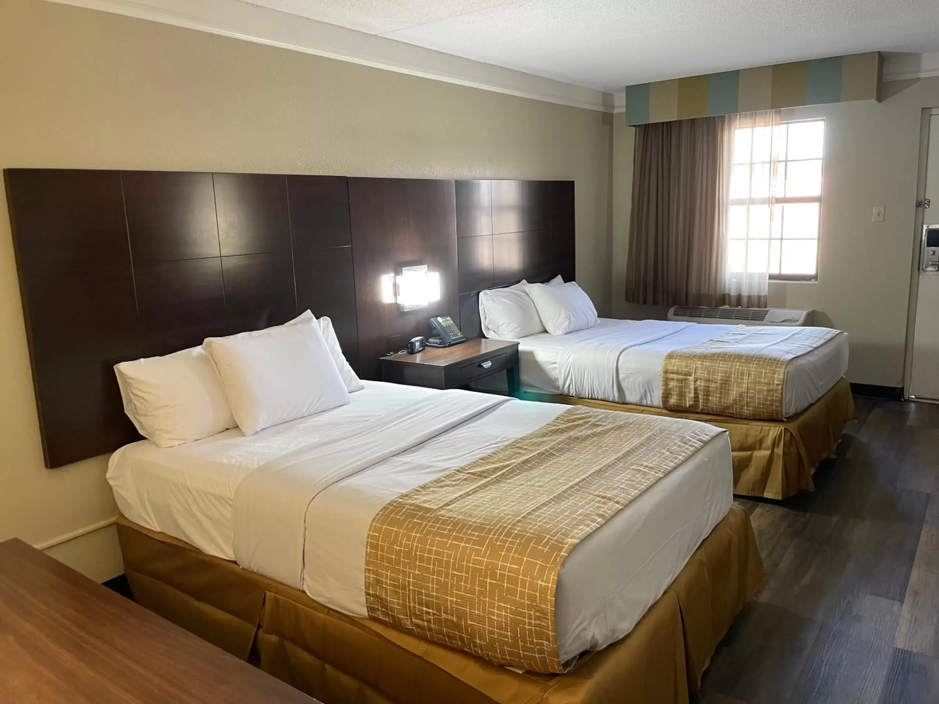 Bed in Travelodge by Wyndham Tuscaloosa Bed in Travelodge by Wyndham Tuscaloosa