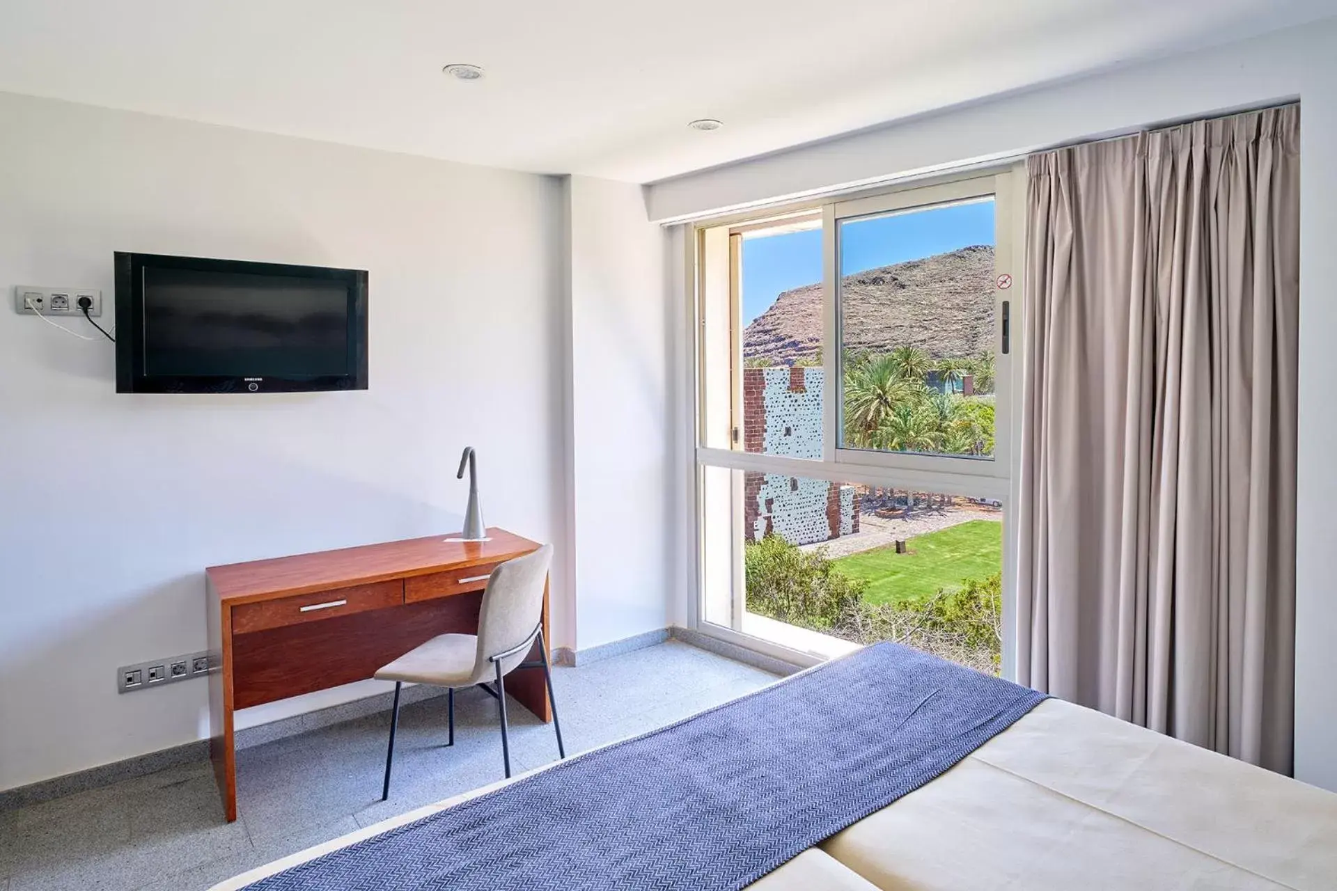 Twin Room with Park View in Hotel Torre Del Conde Twin Room with Park View in Hotel Torre Del Conde