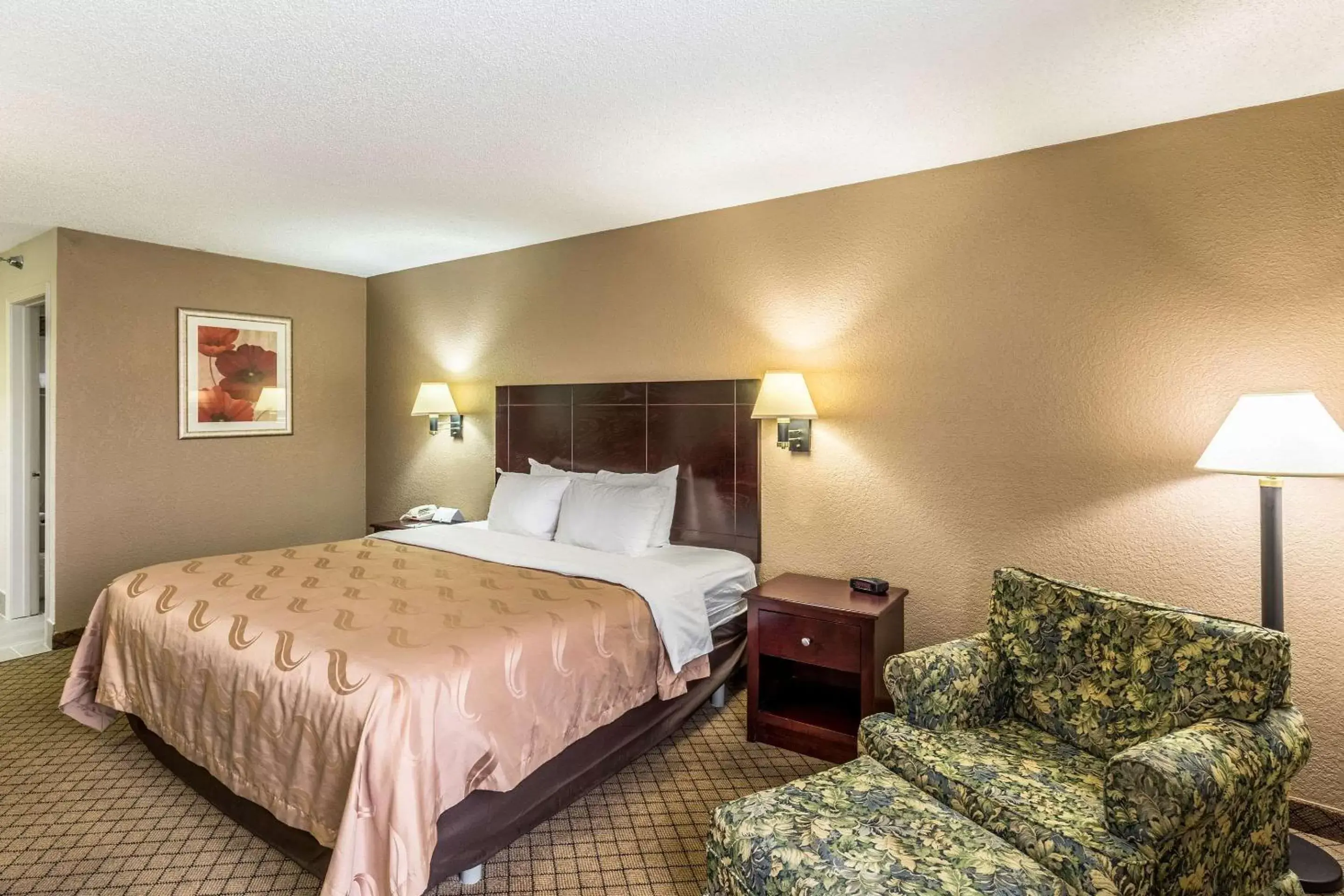 Photo of the whole room, Bed in Quality Inn Rolla