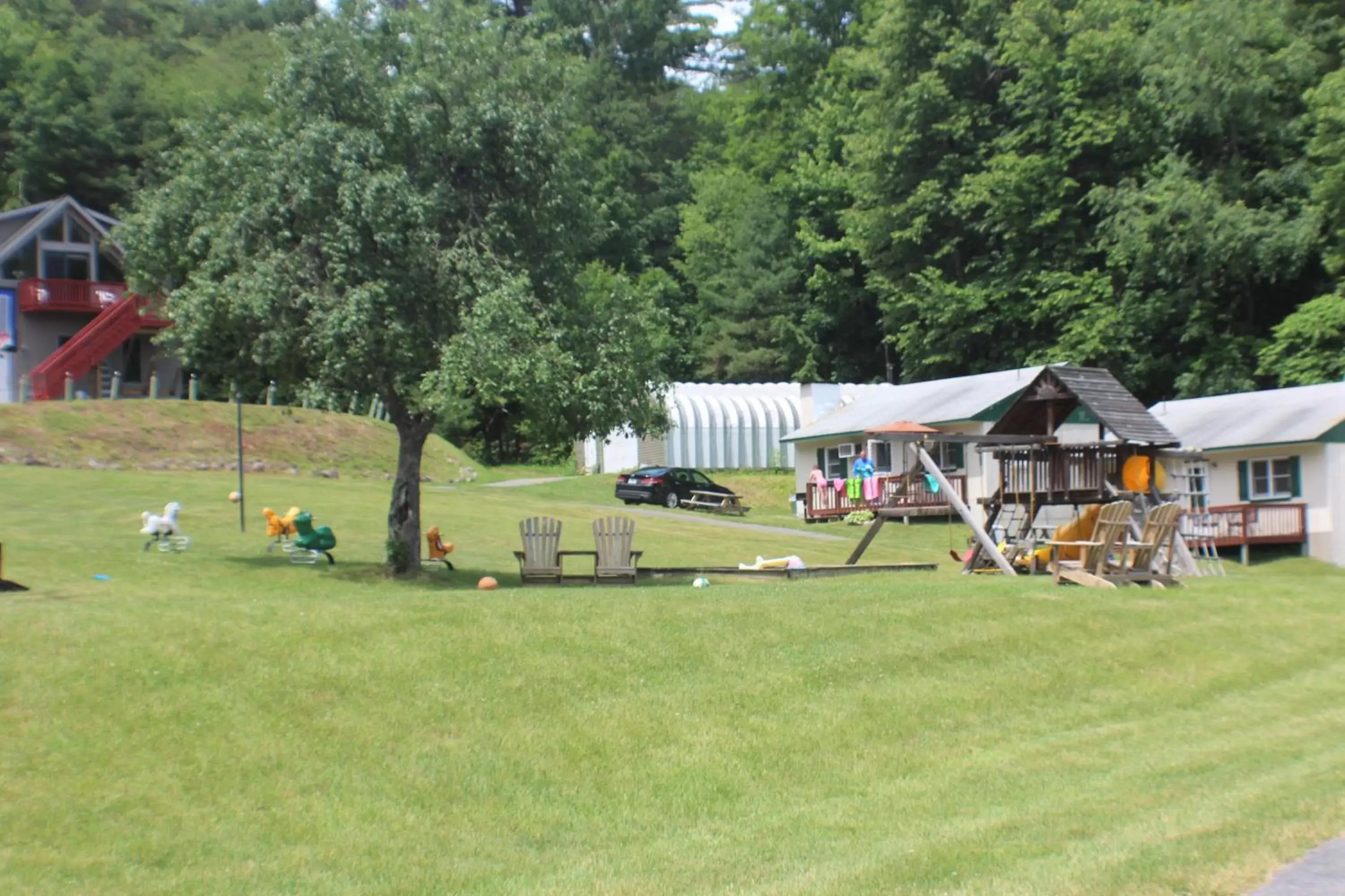 Children play ground, Garden in Hill View Motel and Cottages