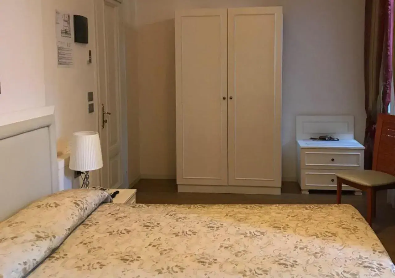 Classic Double or Twin Room in Grand Hotel Regina Salsomaggiore Classic Double or Twin Room in Grand Hotel Regina Salsomaggiore