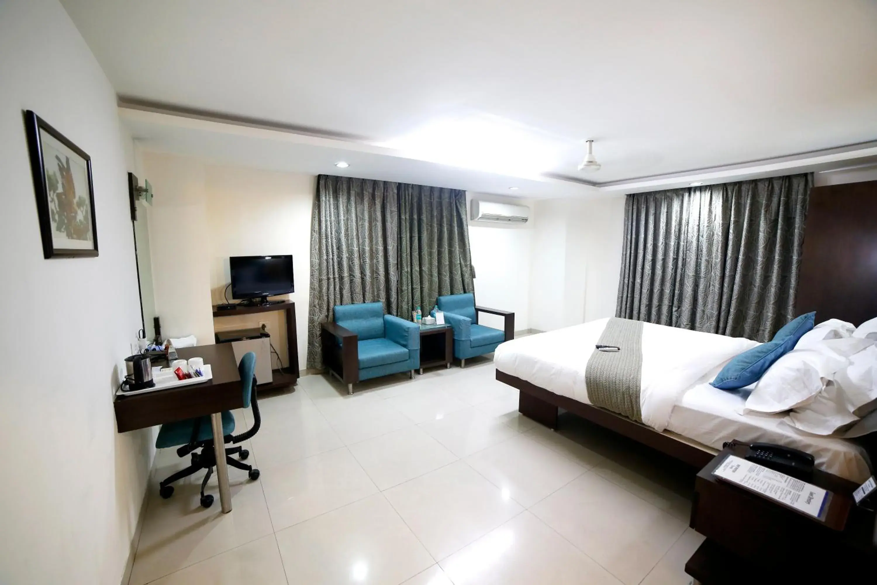 Seating area, TV/Entertainment Center in Best Western Yuvraj