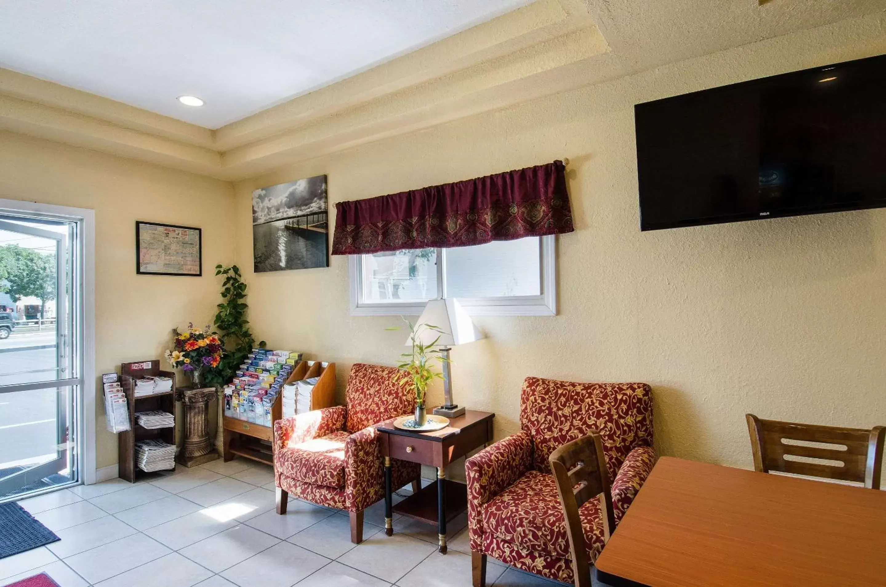 Lobby or reception, Seating Area in Econo Lodge West Yarmouth - Cape Cod