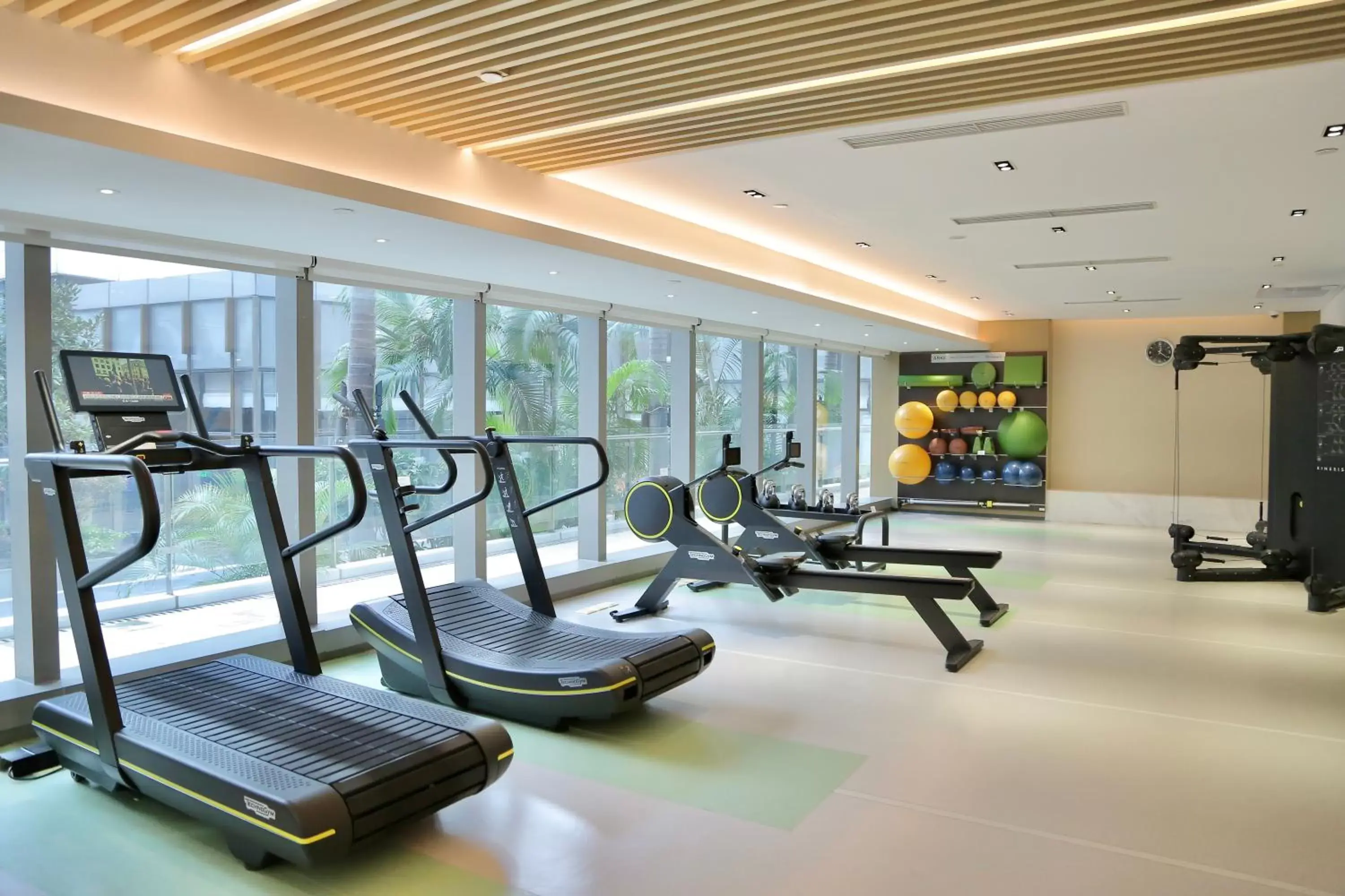 Fitness centre/facilities, Fitness Center/Facilities in Jumeirah Guangzhou - Complimentary Shuttle Bus to Canton Fair Complex during Canton Fair period