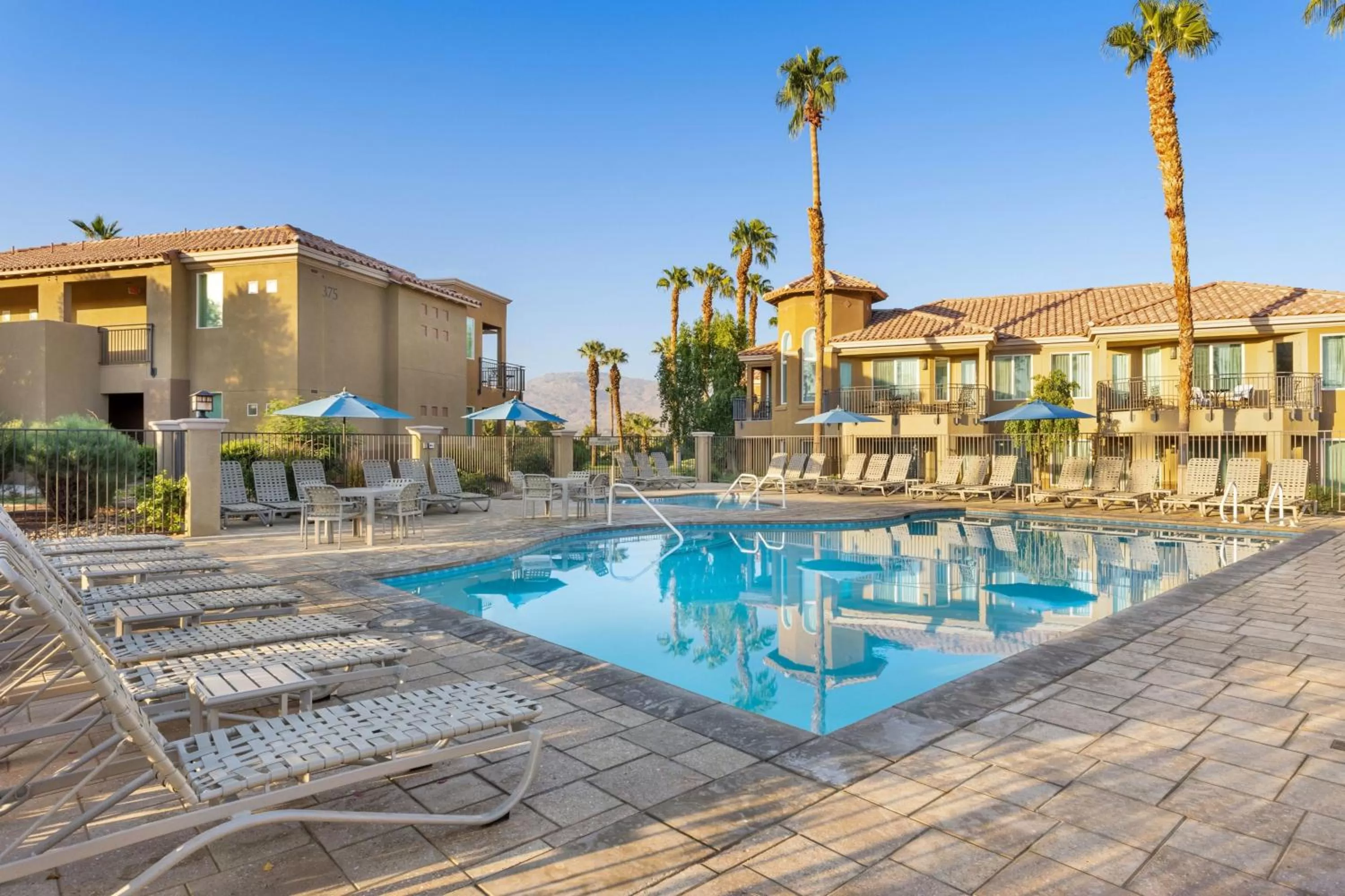 Swimming pool in Marriott's Desert Springs Villas II
