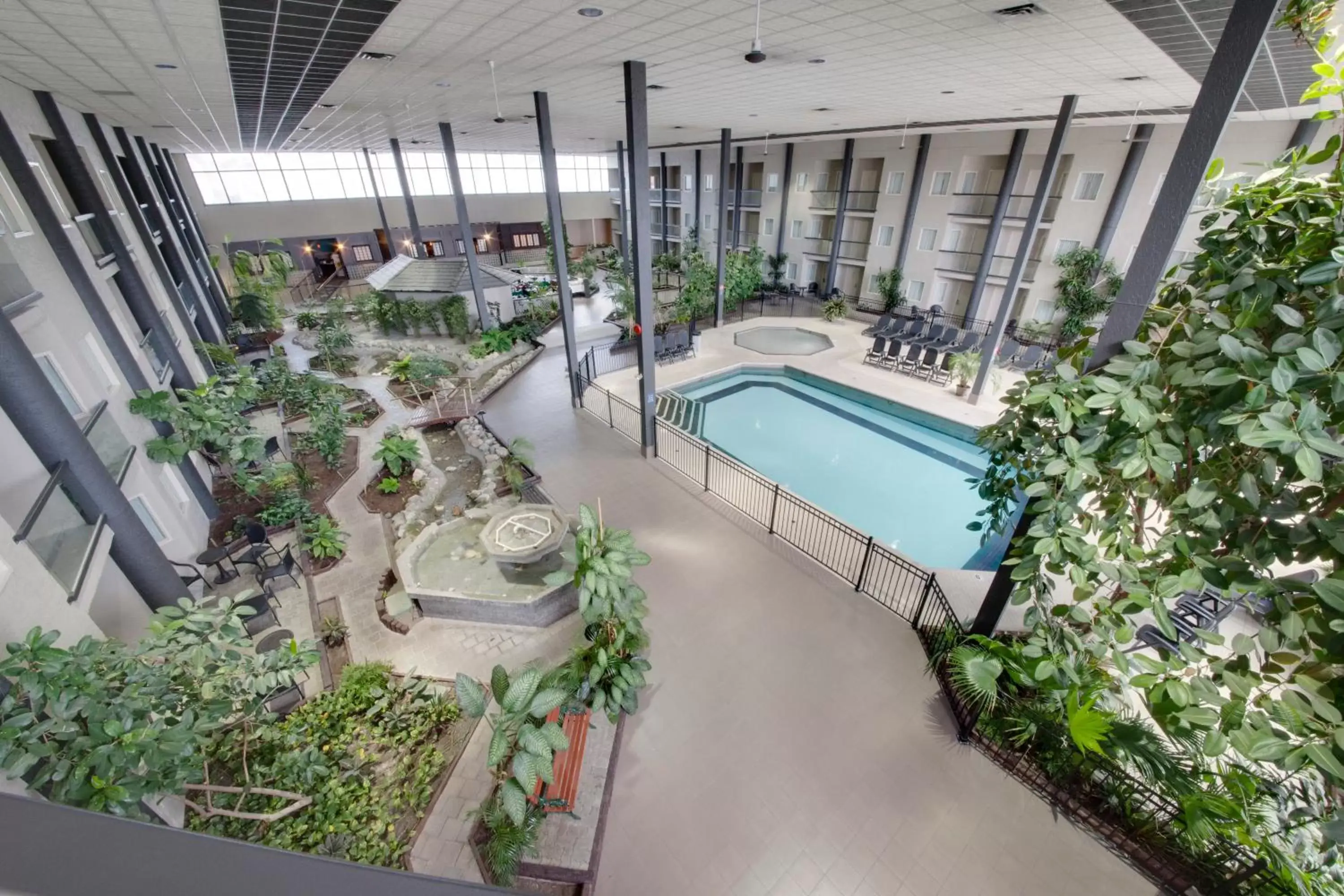 Swimming pool in Coast Kamloops Hotel & Conference Centre Swimming pool in Coast Kamloops Hotel & Conference Centre