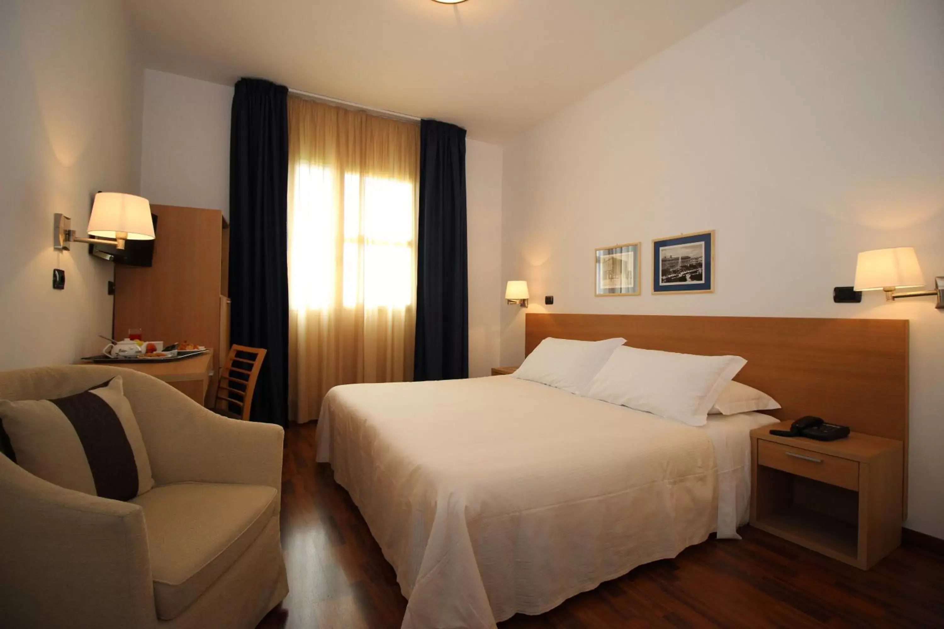 Bedroom, Bed in Hotel Majesty Bari