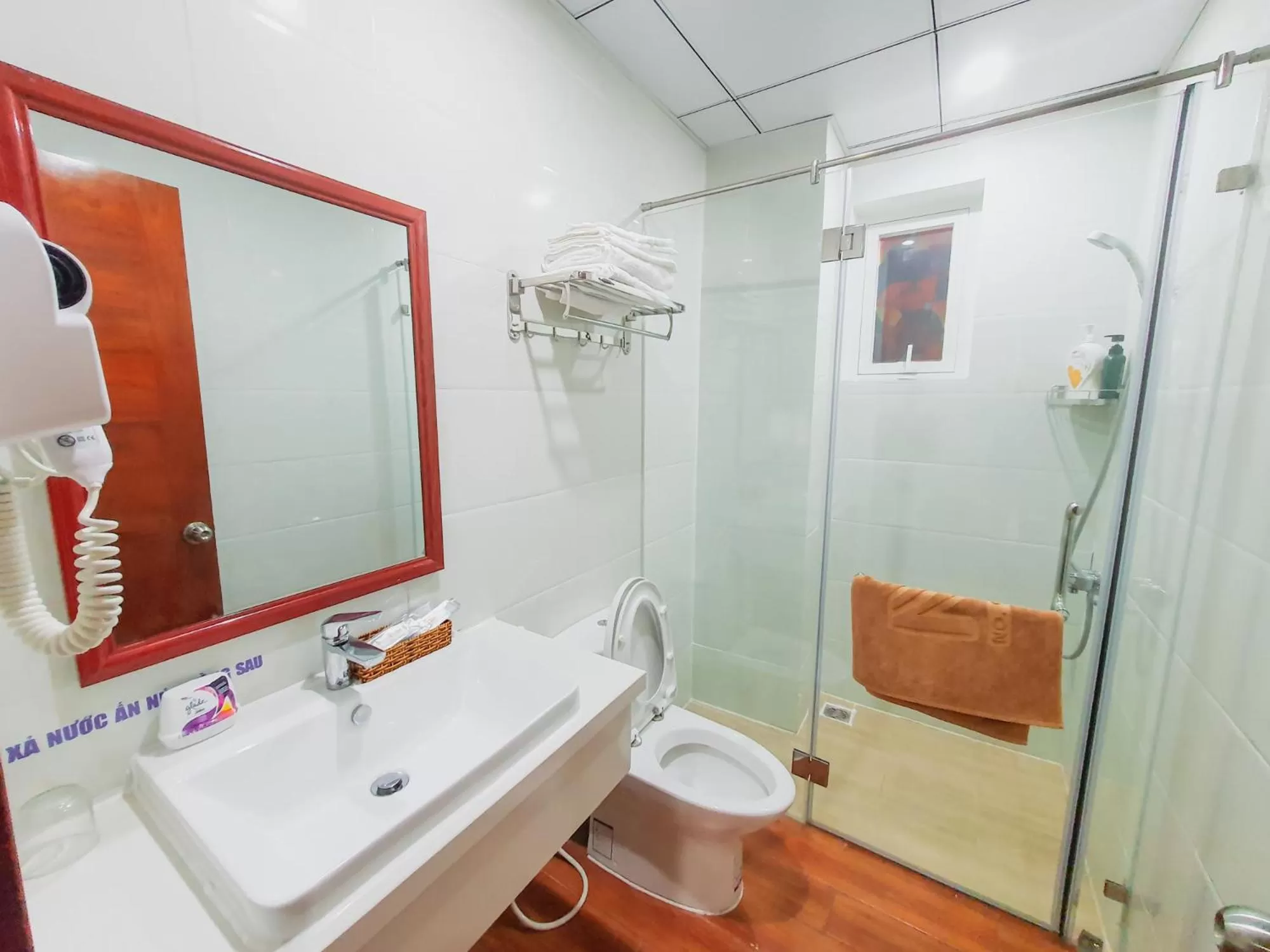Shower, Bathroom in LEHA Saigon Hotel Airport