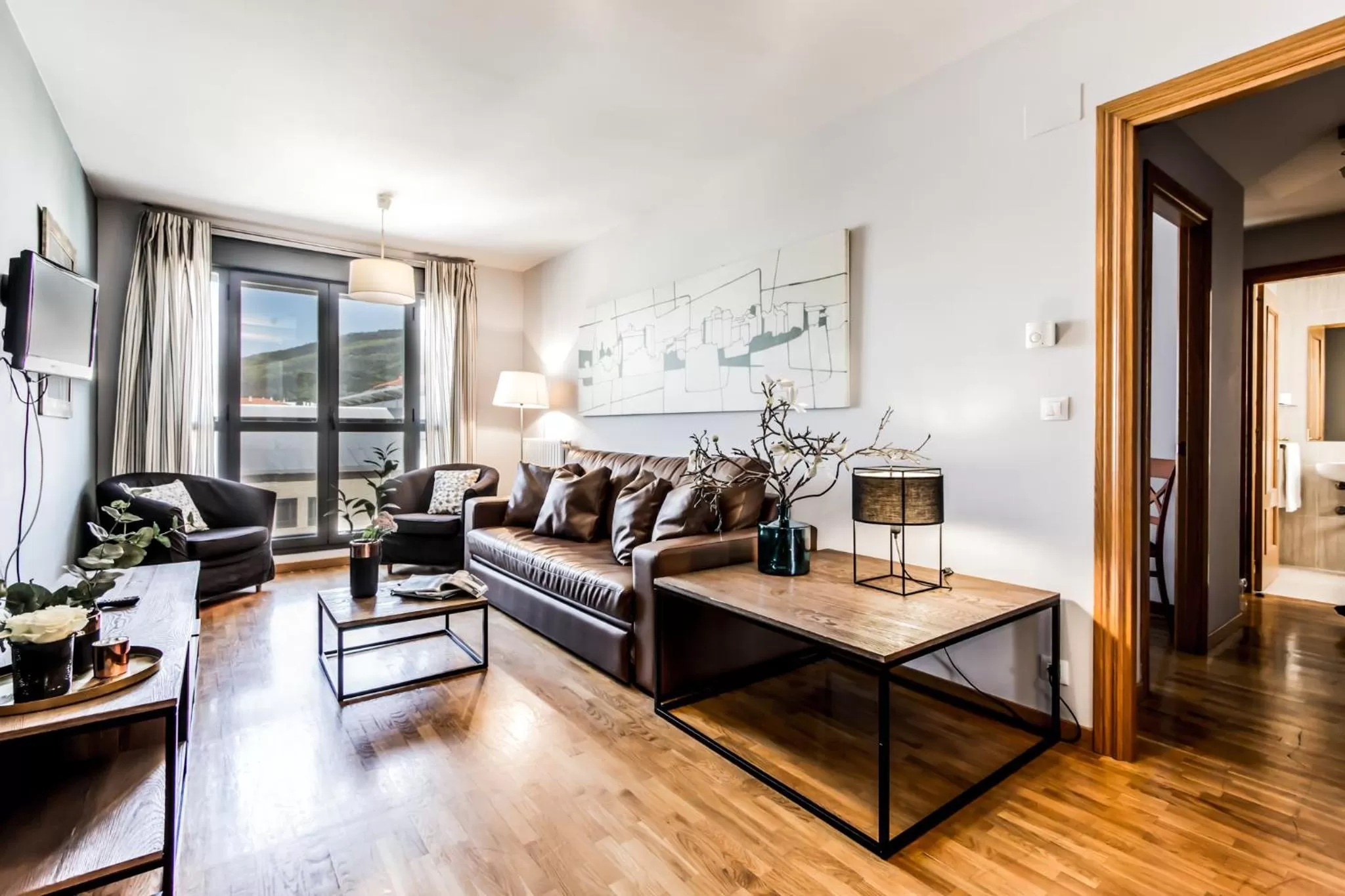 Photo of the whole room, Seating Area in Suites Pamplona Plaza