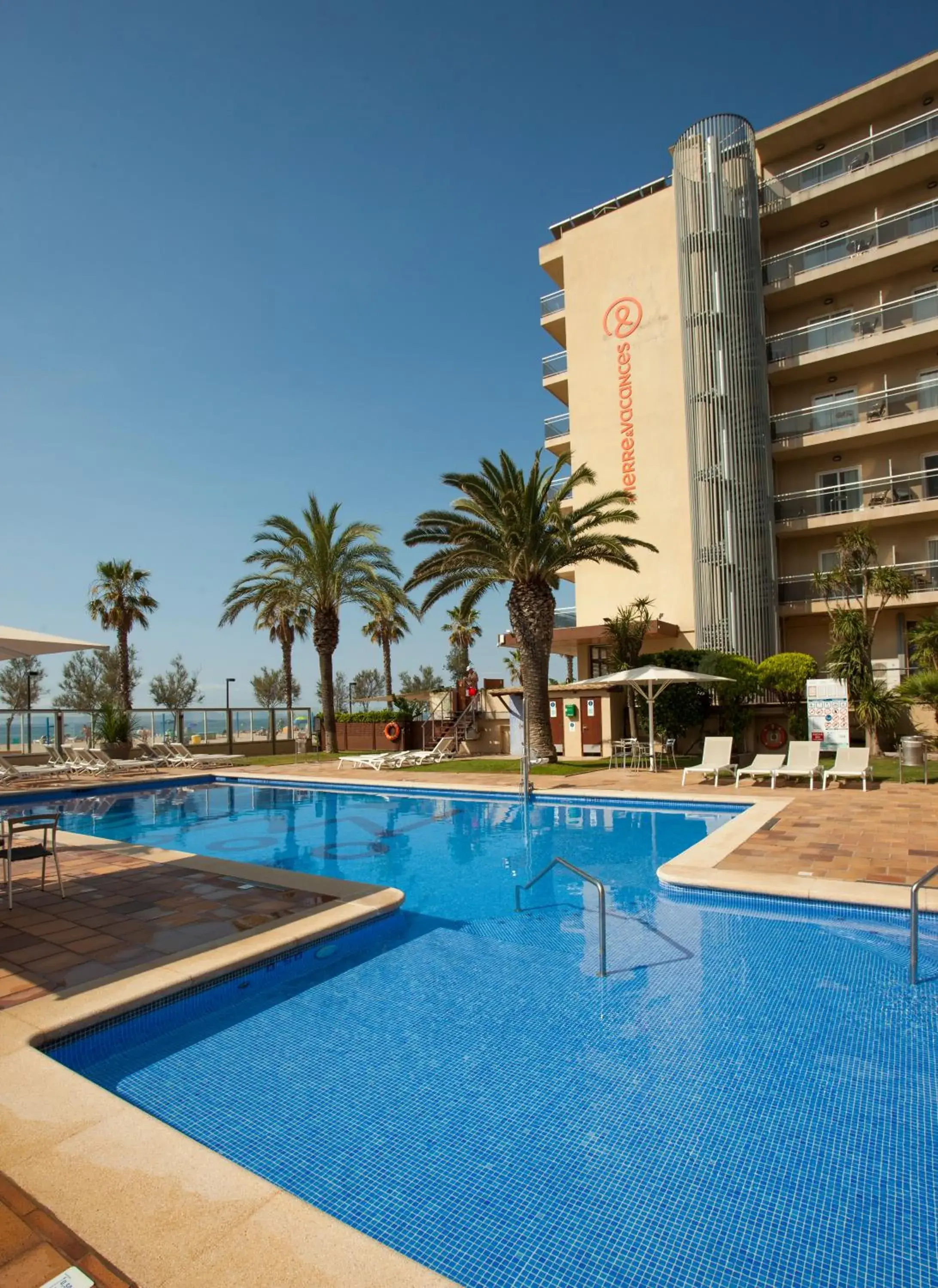 Property building in Hotel Monterrey Roses by Pierre & Vacances Property building in Hotel Monterrey Roses by Pierre & Vacances