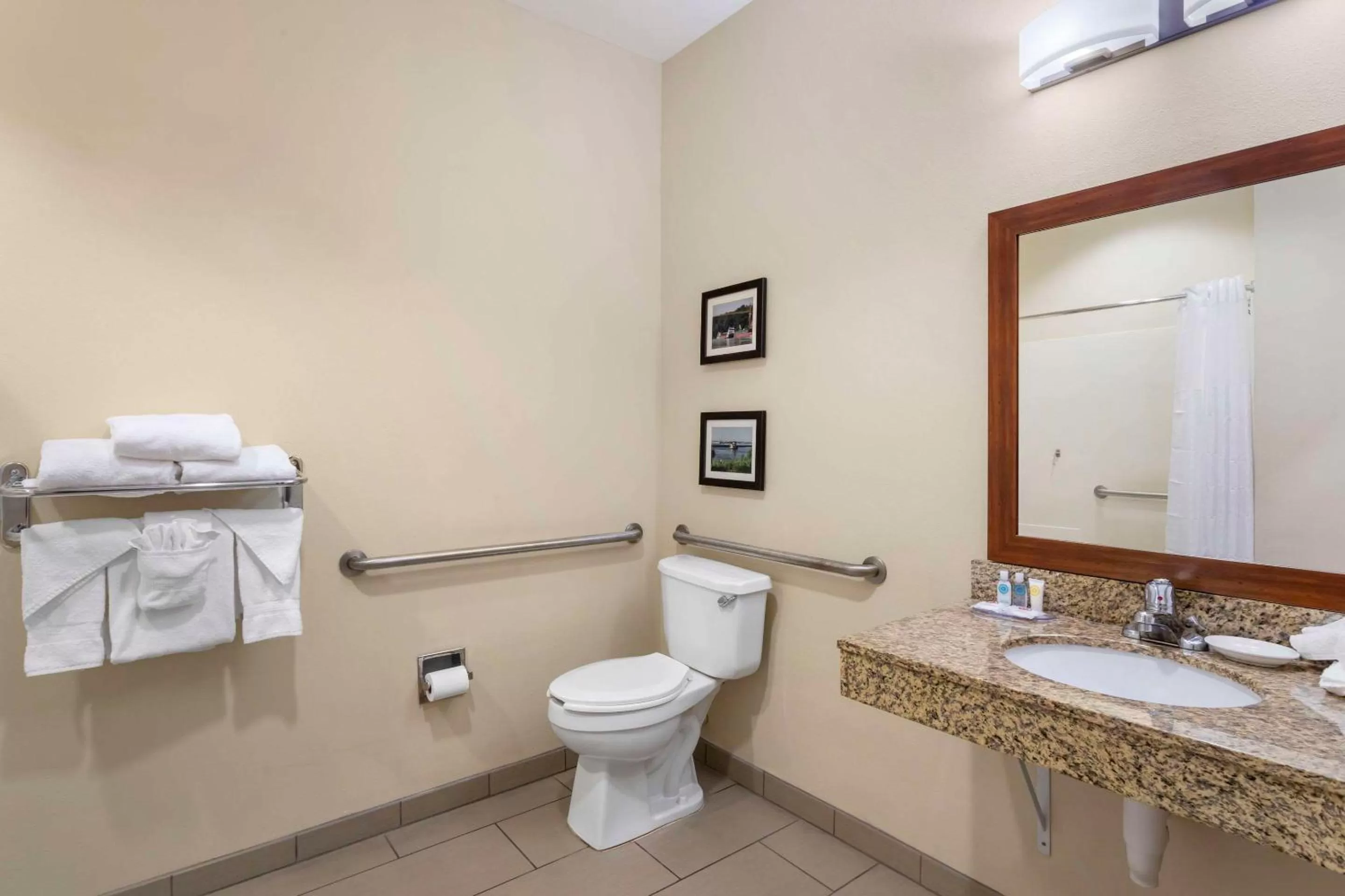 Bedroom in Comfort Inn & Suites Blytheville