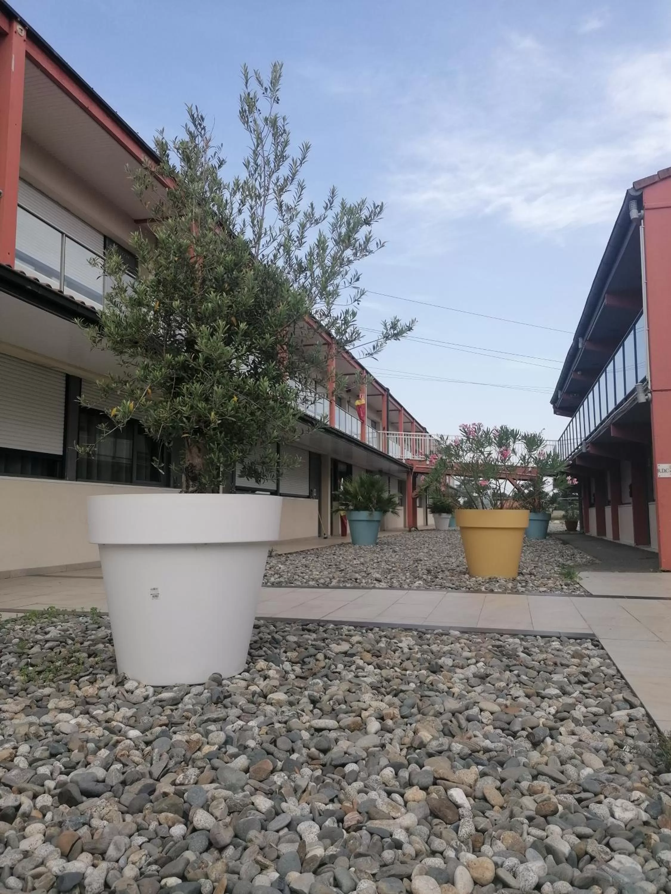 Property building in Kyriad Toulouse Sud - Roques