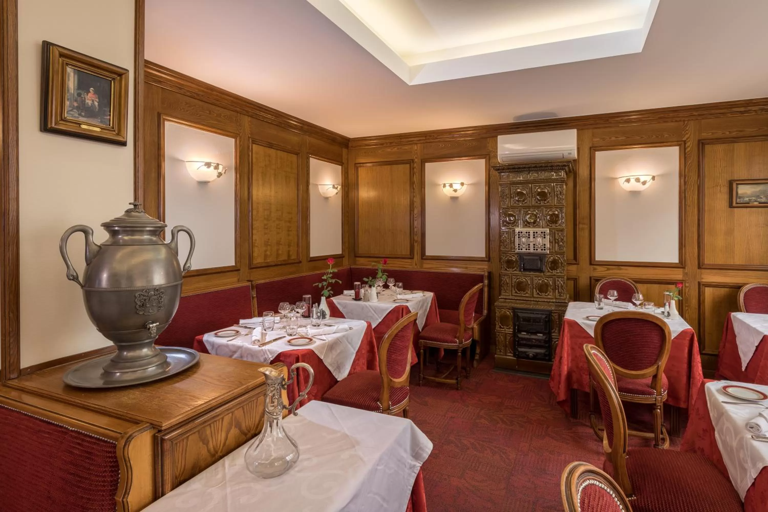 Restaurant/places to eat in Logis Hostellerie Motel Au Bois Le Sire