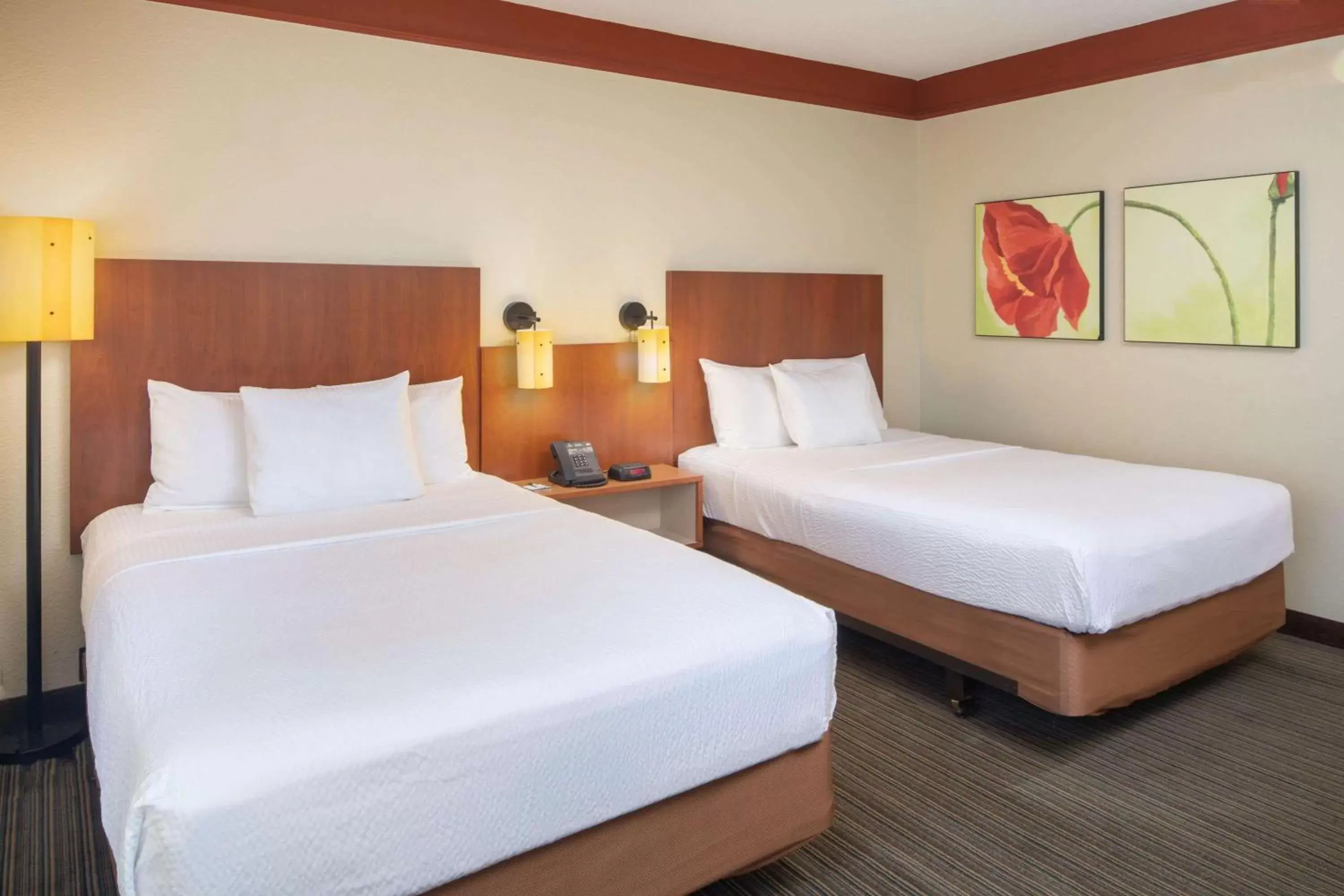 Photo of the whole room, Bed in La Quinta by Wyndham Atlanta Ballpark/Galleria