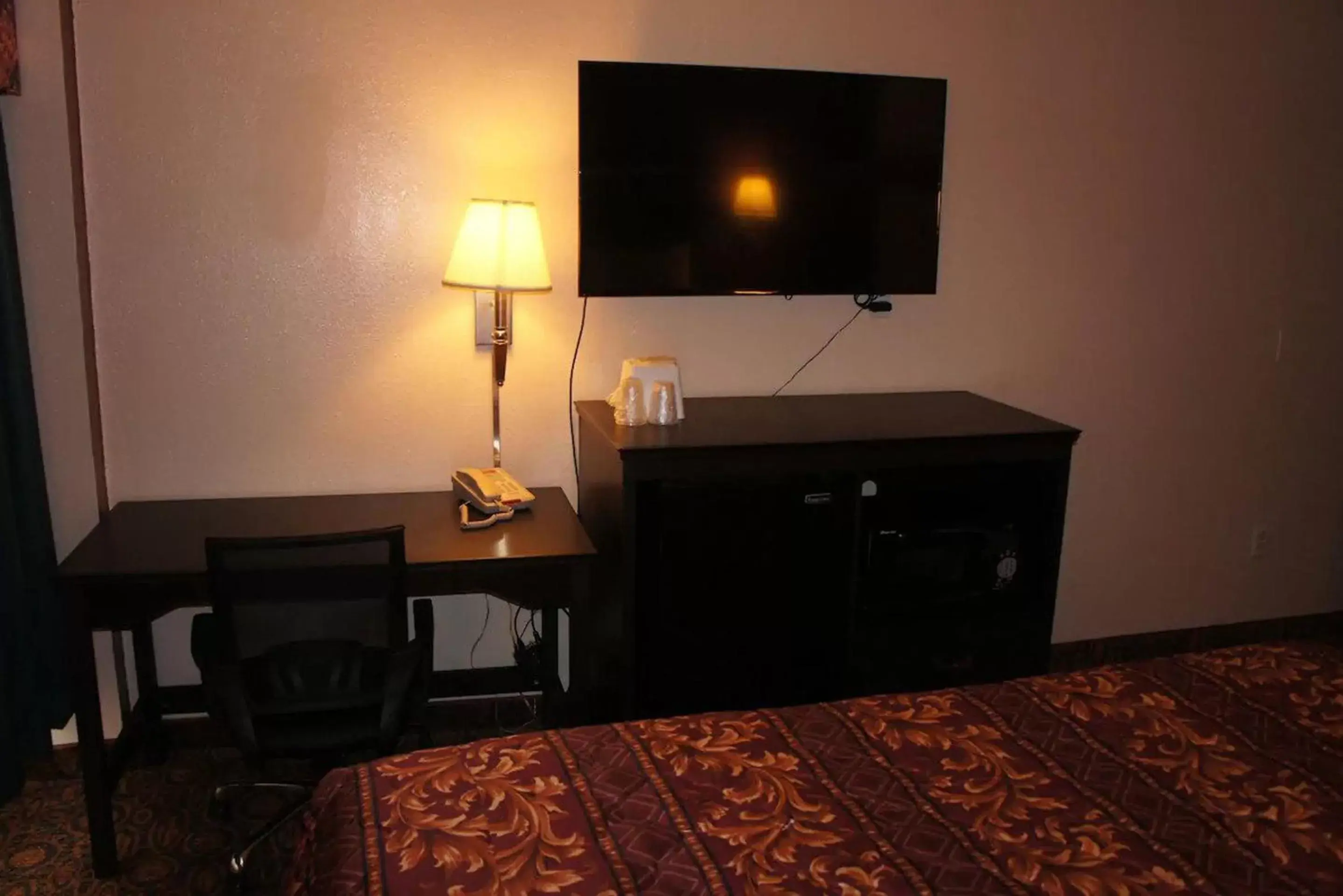 View (from property/room), TV/Entertainment Center in Coratel Inn & Suites by Jasper Waite Park